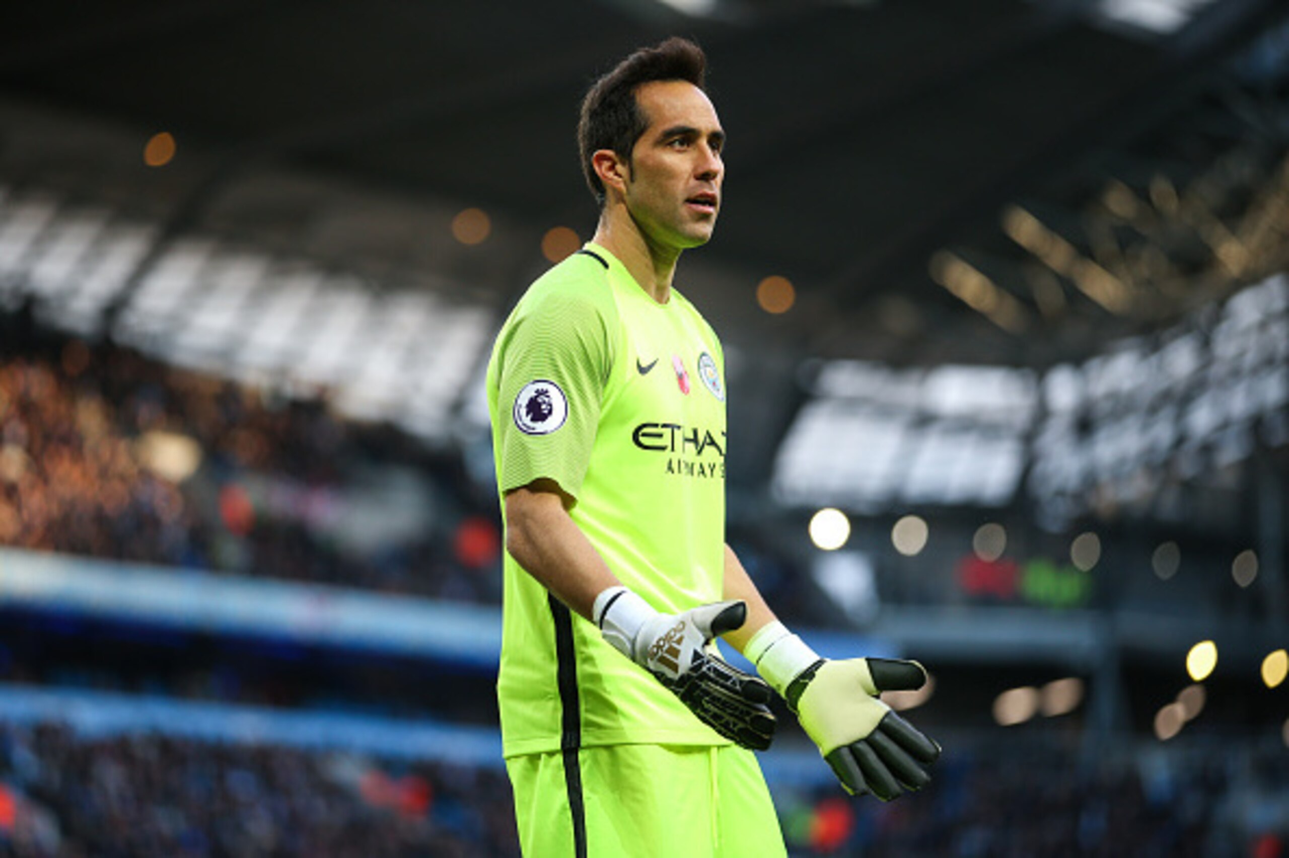 MANCHESTER, ENGLAND - NOVEMBER 05: Claudio Bravo of Manchester City during the Premier League match between Manchester City and Middlesbrough at Etihad Stadium on November 5, 2016 in Manchester, England. (Photo by Robbie Jay Barratt - AMA/Getty Images)