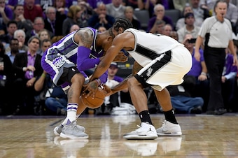 SACRAMENTO, CA - OCTOBER 27:  Kawhi Leonard #2 of the San Antonio Spurs steals the ball and breaks away from Ben McLemore #23 of the Sacramento Kings during the third quarter of an NBA basketball game at Golden 1 Center on October 27, 2016 in Sacramento,