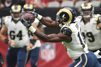 GLENDALE, AZ - OCTOBER 02:  Wide receiver Kenny Britt #18 of the Los Angeles Rams makes a catch against the Arizona Cardinals during the second half of the NFL game at University of Phoenix Stadium on October 2, 2016 in Glendale, Arizona.  (Photo by Norm 