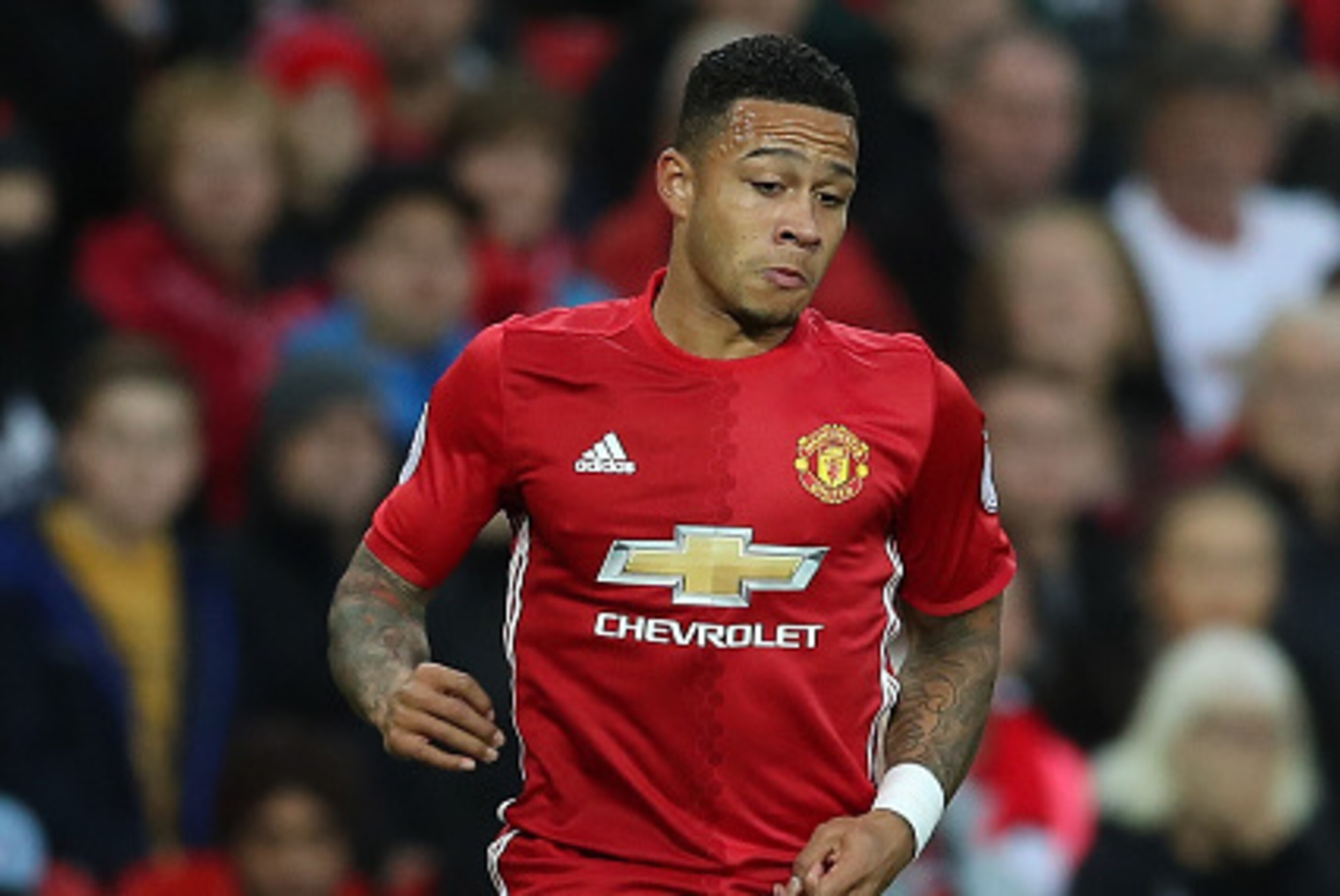 MANCHESTER, ENGLAND - OCTOBER 29: Memphis Depay of Manchester United in action during the Premier League match between Manchester United and Burnley at Old Trafford on October 29, 2016 in Manchester, England.  (Photo by Mark Robinson/Getty Images)