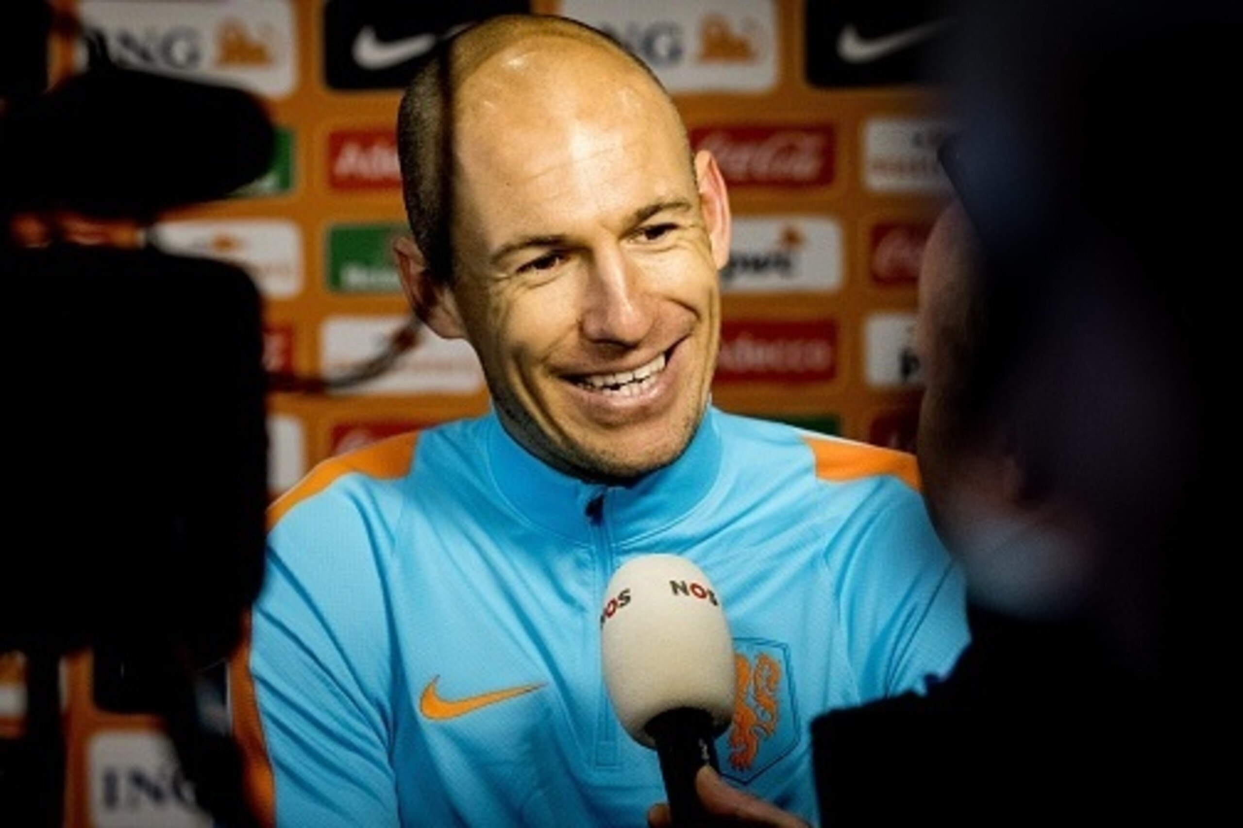 Dutch national football team player Arjen Robben speaks with the press after the training in the AFAS stadion in Alkmaar, on November 11, 2016. 
The Netherlands will face Luxembourg on 13 November in the FIFA 2018 World Cup qualifiers. / AFP / ANP / Koen 