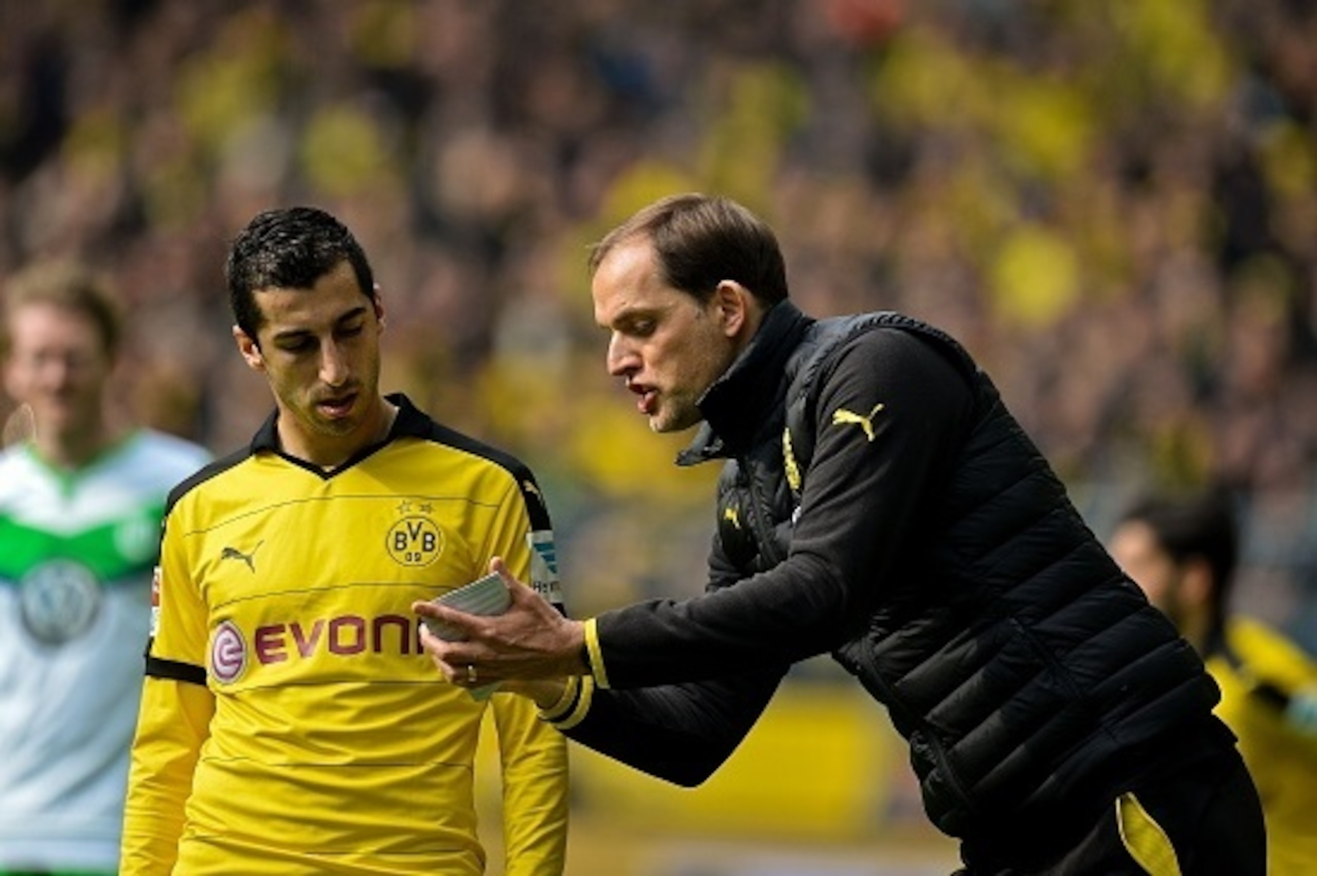 Dortmund's coach Thomas Tuchel (R) talks to Dortmund's Armenian midfielder Henrikh Mkhitaryan during the German first division Bundesliga football match Borussia Dortmund vs VfL Wolfsburg, in Dortmund, western Germany, on April 30, 2016. / AFP / Sascha SC