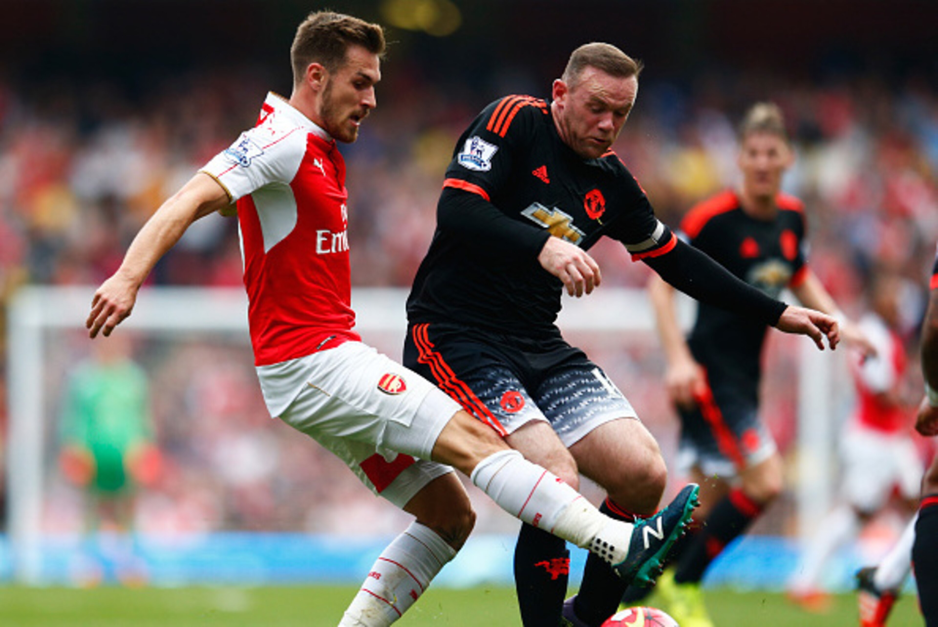LONDON, ENGLAND - OCTOBER 04:  Wayne Rooney of Manchester United is tackled by Aaron Ramsey of Arsenal during the Barclays Premier League match between Arsenal and Manchester United at Emirates Stadium on October 4, 2015 in London, England.  (Photo by Jul