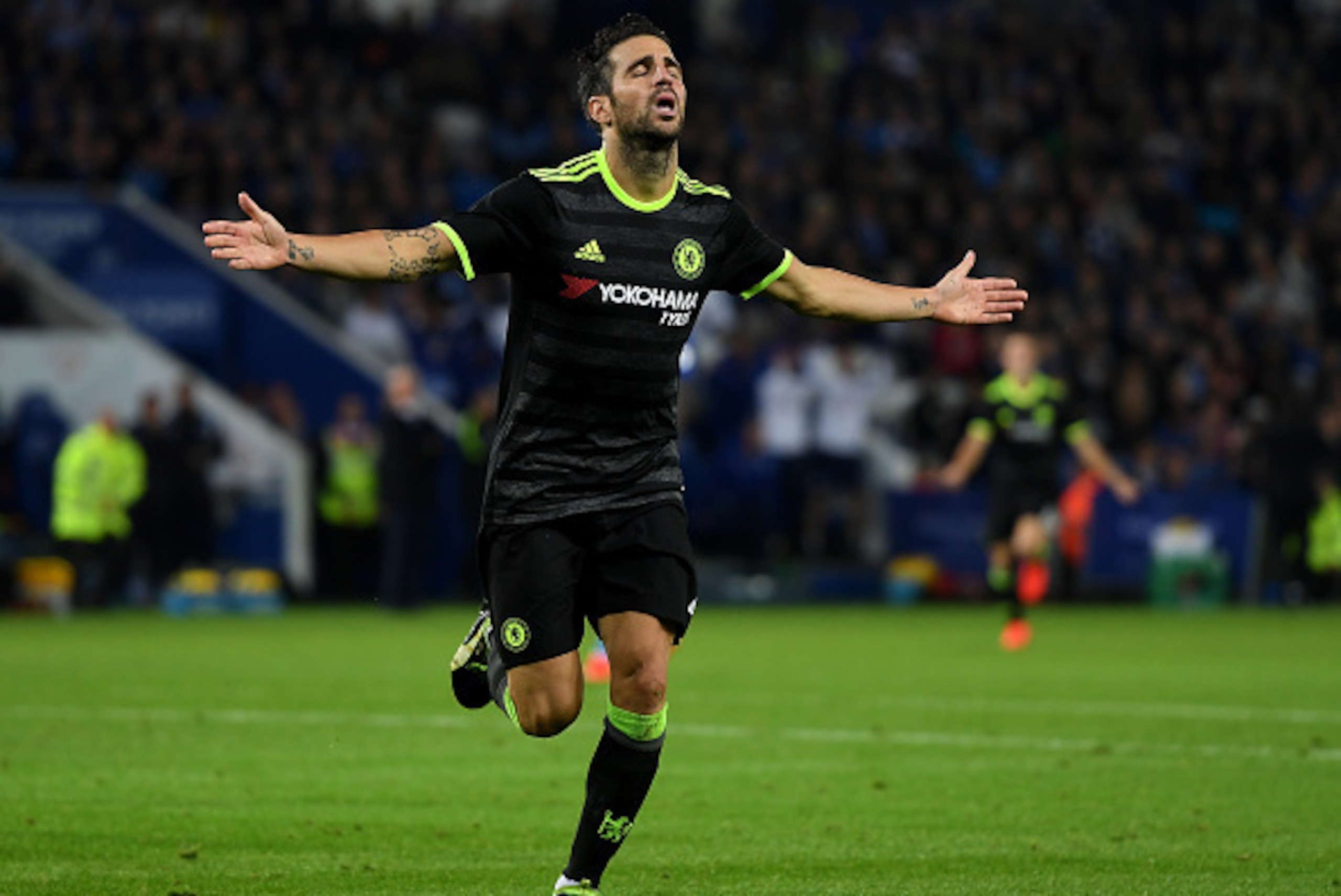 LEICESTER, ENGLAND - SEPTEMBER 20:  Cesc Fabregas of Chelsea celebrates scoring his sides third goal during the EFL Cup Third Round match between Leicester City and Chelsea at The King Power Stadium on September 20, 2016 in Leicester, England.  (Photo by 