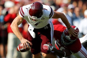 TUSCALOOSA, AL - NOVEMBER 12:  Tim Williams #56 of the Alabama Crimson Tide sacks Nick Fitzgerald #7 of the Mississippi State Bulldogs at Bryant-Denny Stadium on November 12, 2016 in Tuscaloosa, Alabama.  (Photo by Kevin C. Cox/Getty Images)