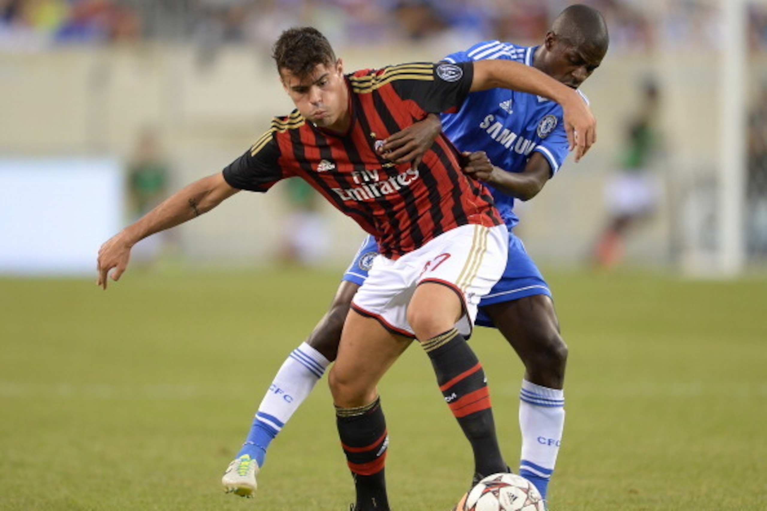 Chelsea's Ramires (R) and AC Milan's Andrea Petagna vie for the ball during a 2013 International Champions Cup match at MetLife stadium in East Rutherford, New Jersey, on August 4, 2013. Chelsea won 2-0. AFP PHOTO/Emmanuel Dunand (Photo credit s Chelsea's Ramires (R) and AC Milan's Andrea Petagna vie for the ball during a 2013 International Champions Cup match at MetLife stadium in East Rutherford, New Jersey, on August 4, 2013. Chelsea won 2-0. AFP PHOTO/Emmanuel Dunand (Photo credit s