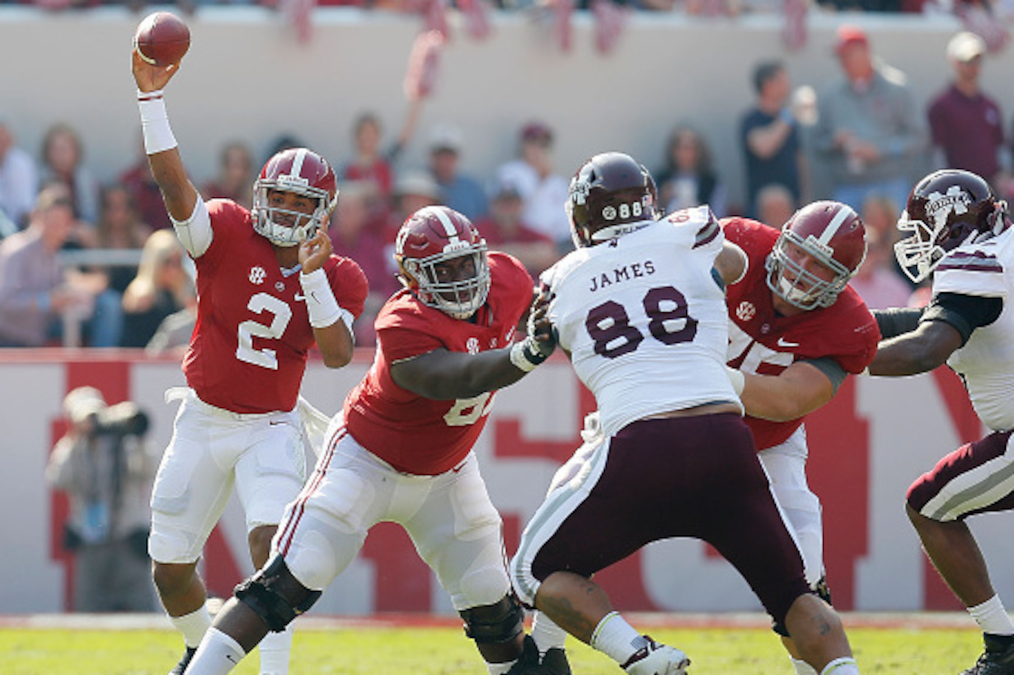TUSCALOOSA, AL - NOVEMBER 12:  Jalen Hurts #2 of the Alabama Crimson Tide passes against the Mississippi State Bulldogs at Bryant-Denny Stadium on November 12, 2016 in Tuscaloosa, Alabama.  (Photo by Kevin C. Cox/Getty Images)