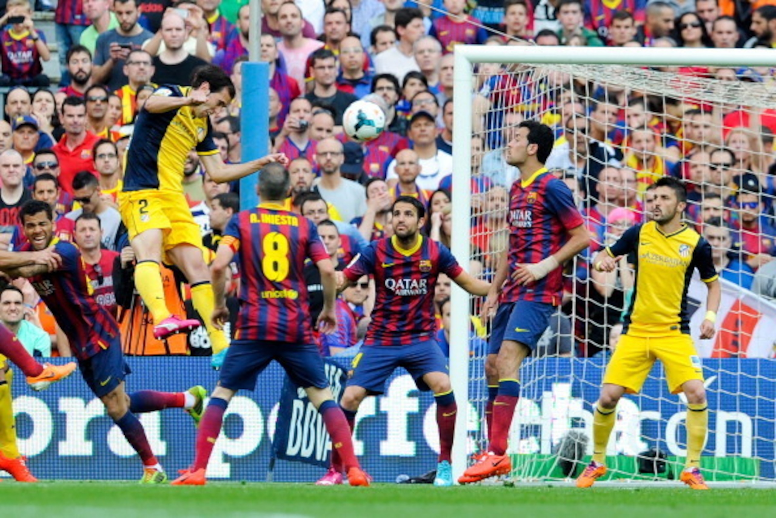 BARCELONA, SPAIN - MAY 17:  Diego Godin of Atletico de Madrid scores his team's first goal during the La Liga match between FC Barcelona and Club Atletico de Madrid at Camp Nou on May 17, 2014 in Barcelona, Spain.  (Photo by David Ramos/Getty Images)