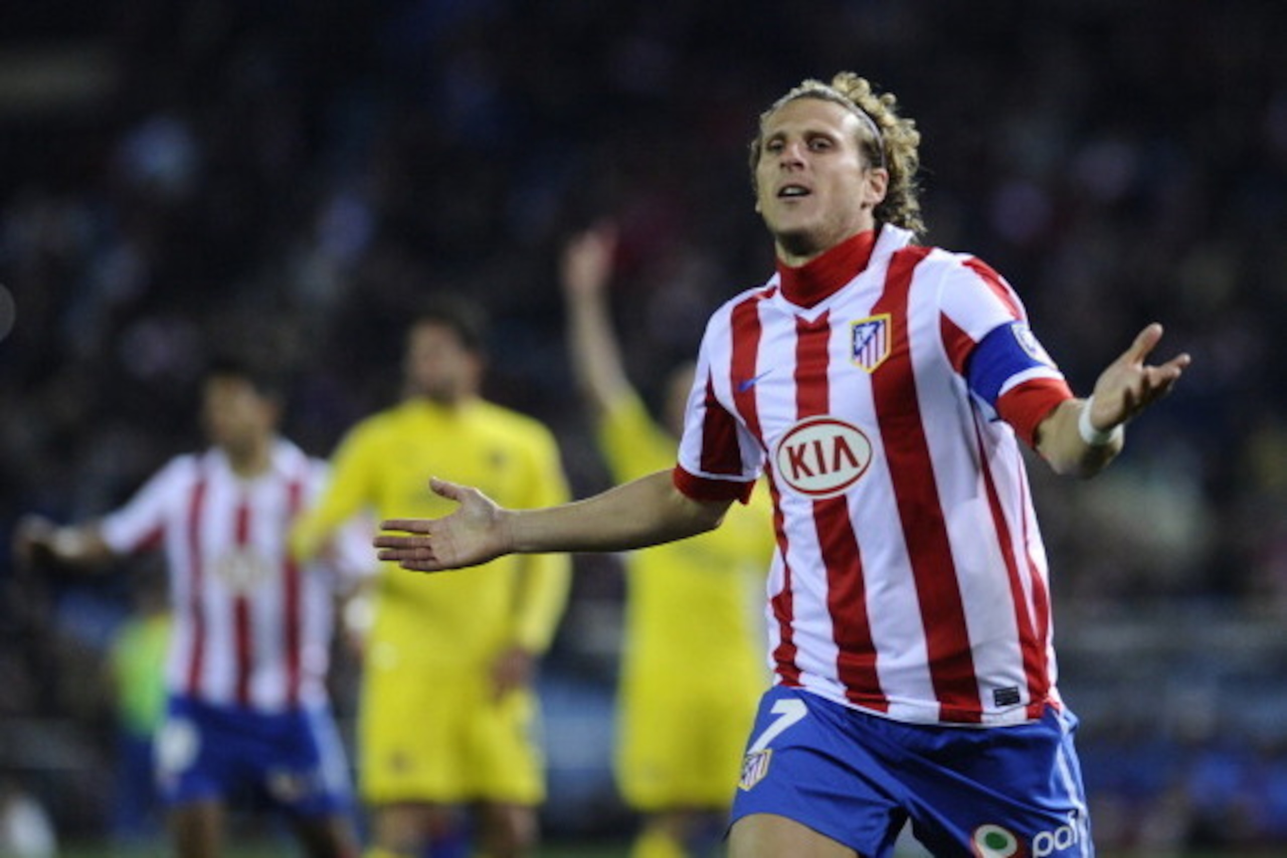Atletico Madrid's Uruguayan forward Diego Forlan gestures during their Spanish league football match Atletico de Madrid vs Villarreal on March 5, 2011 at the Vicente Calderon stadium in Madrid. AFP PHOTO/ PIERRE-PHILIPPE MARCOU (Photo credit should read P