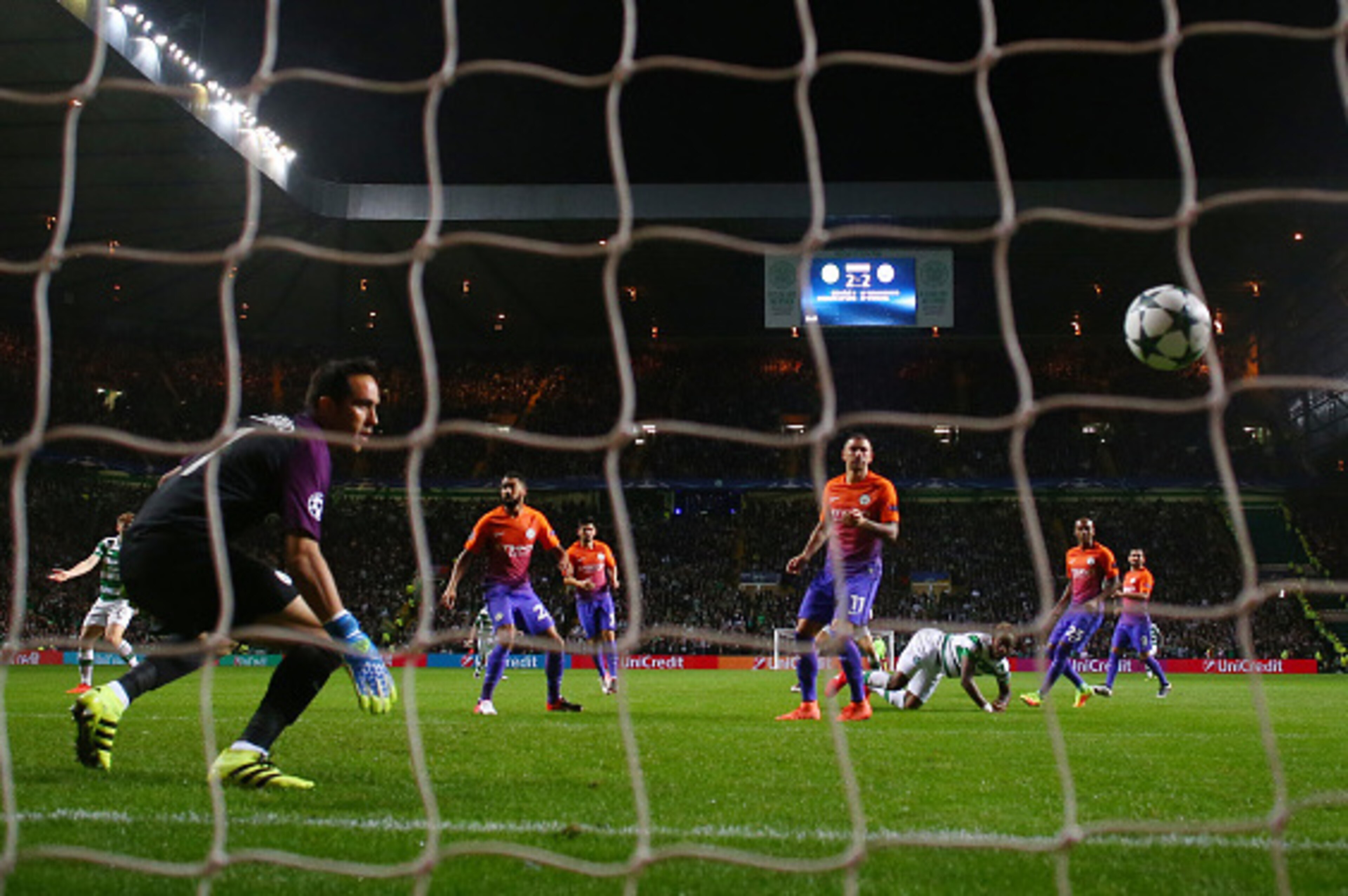 GLASGOW, SCOTLAND - SEPTEMBER 28:  Moussa Dembele of Celtic scores his team's third goal during the UEFA Champions League group C match between Celtic FC and Manchester City FC at Celtic Park on September 28, 2016 in Glasgow, Scotland.  (Photo by Michael 