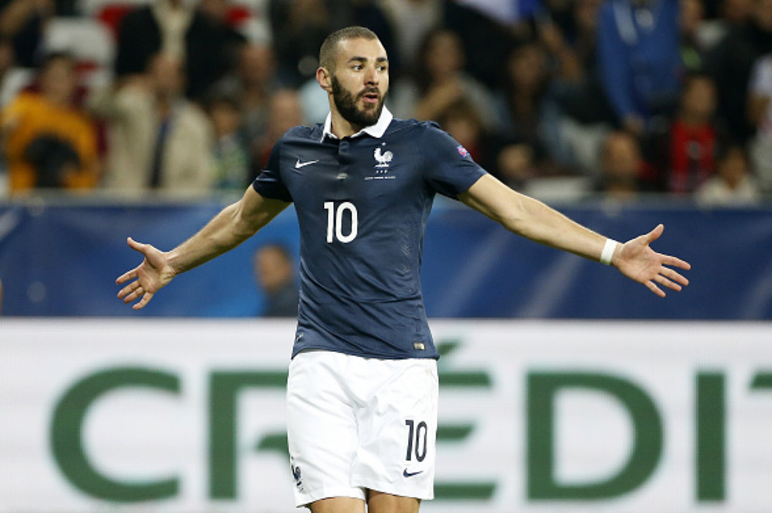 NICE, FRANCE - OCTOBER 8: Karim Benzema of France celebrates scoring a goal during the international friendly match between France and Armenia at Allianz Riviera stadium on October 8, 2015 in Nice, France. (Photo by Jean Catuffe/Getty Images)