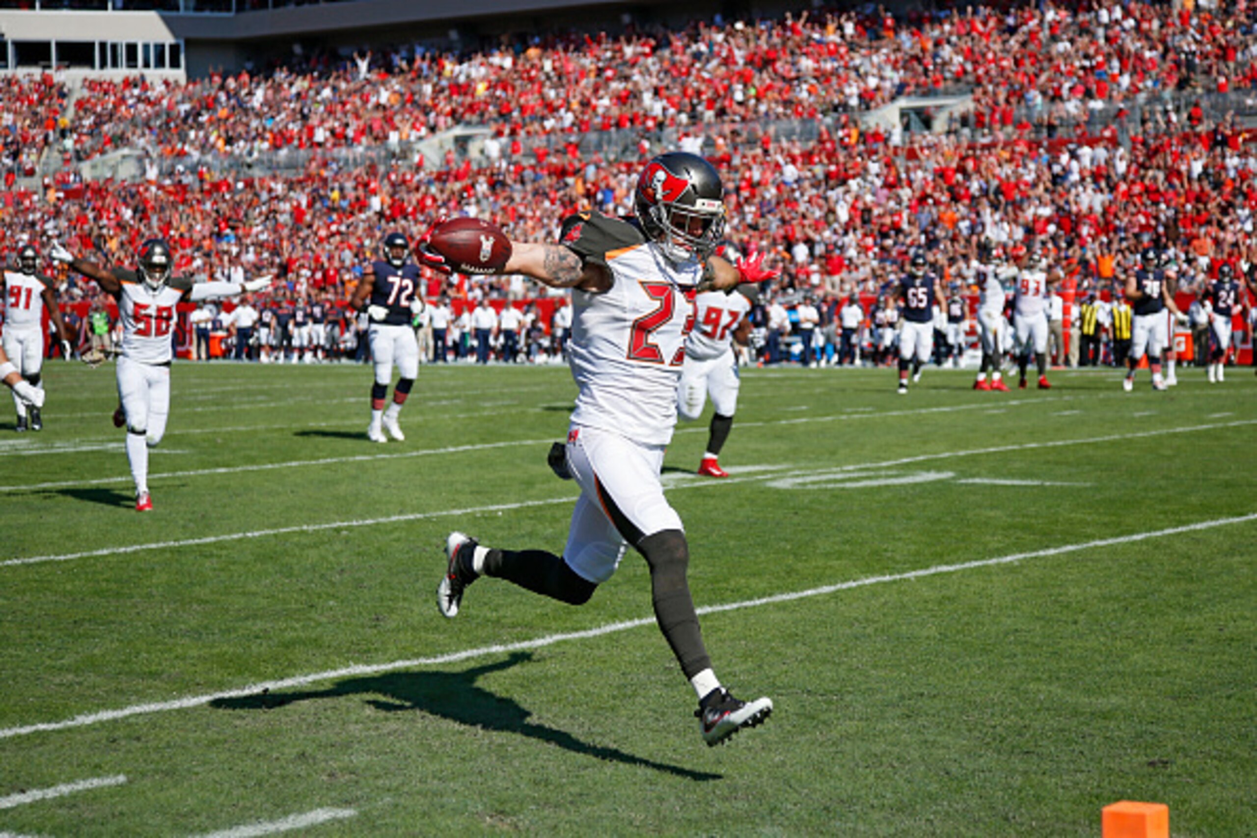 TAMPA, FL - NOVEMBER 13: Chris Conte #23 of the Tampa Bay Buccaneers returns an interception 20 yards for a touchdown against the Chicago Bears in the first quarter of the game at Raymond James Stadium on November 13, 2016 in Tampa, Florida. (Photo by Joe TAMPA, FL - NOVEMBER 13: Chris Conte #23 of the Tampa Bay Buccaneers returns an interception 20 yards for a touchdown against the Chicago Bears in the first quarter of the game at Raymond James Stadium on November 13, 2016 in Tampa, Florida. (Photo by Joe