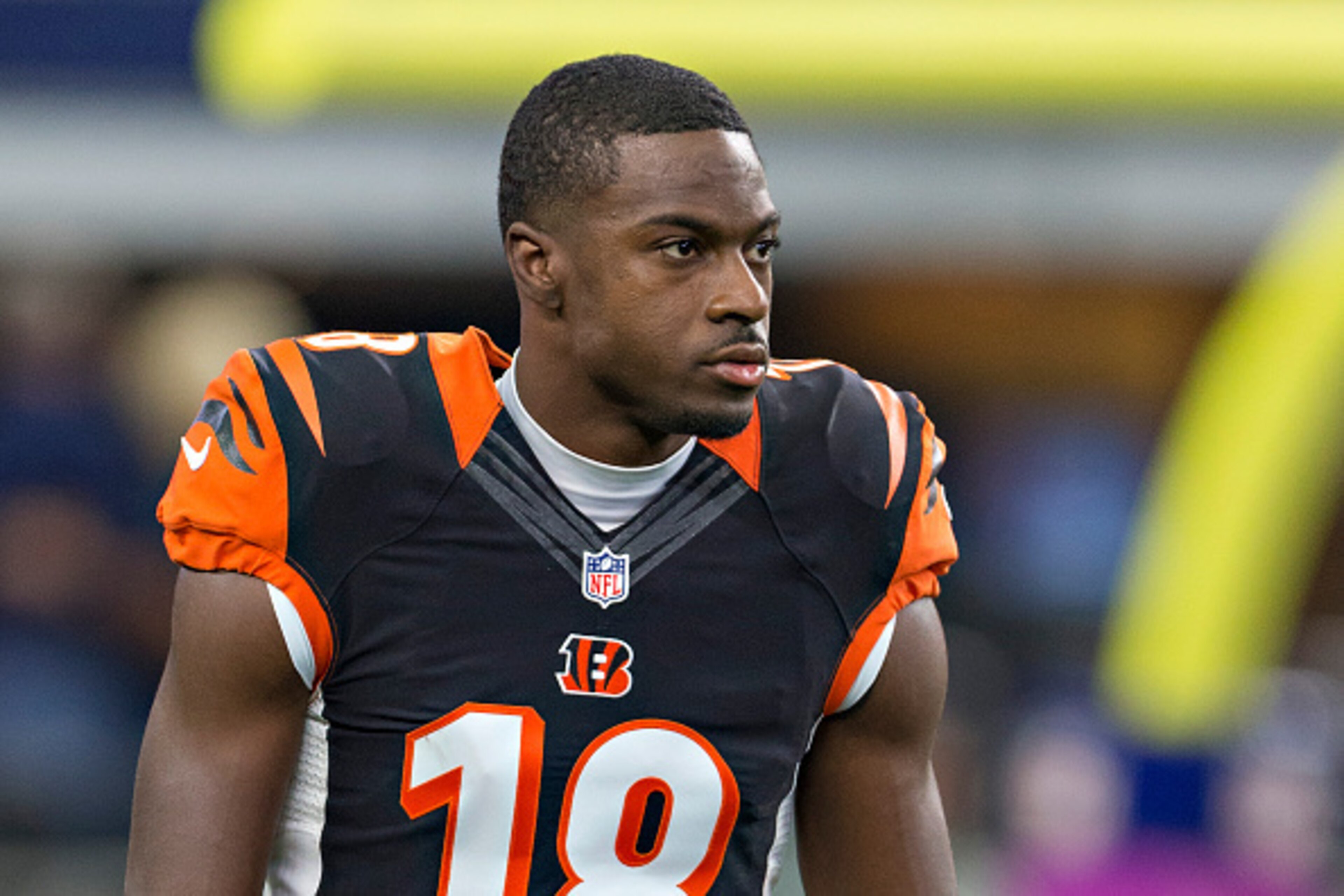 ARLINGTON, TX - OCTOBER 09: A.J. Green #18 of the Cincinnati Bengals warming up before a game against the Dallas Cowboys at AT&T Stadium on October 9, 2016 in Arlington, Texas. The Cowboys defeated the Bengals 28-14.  (Photo by Wesley Hitt/Getty Images)