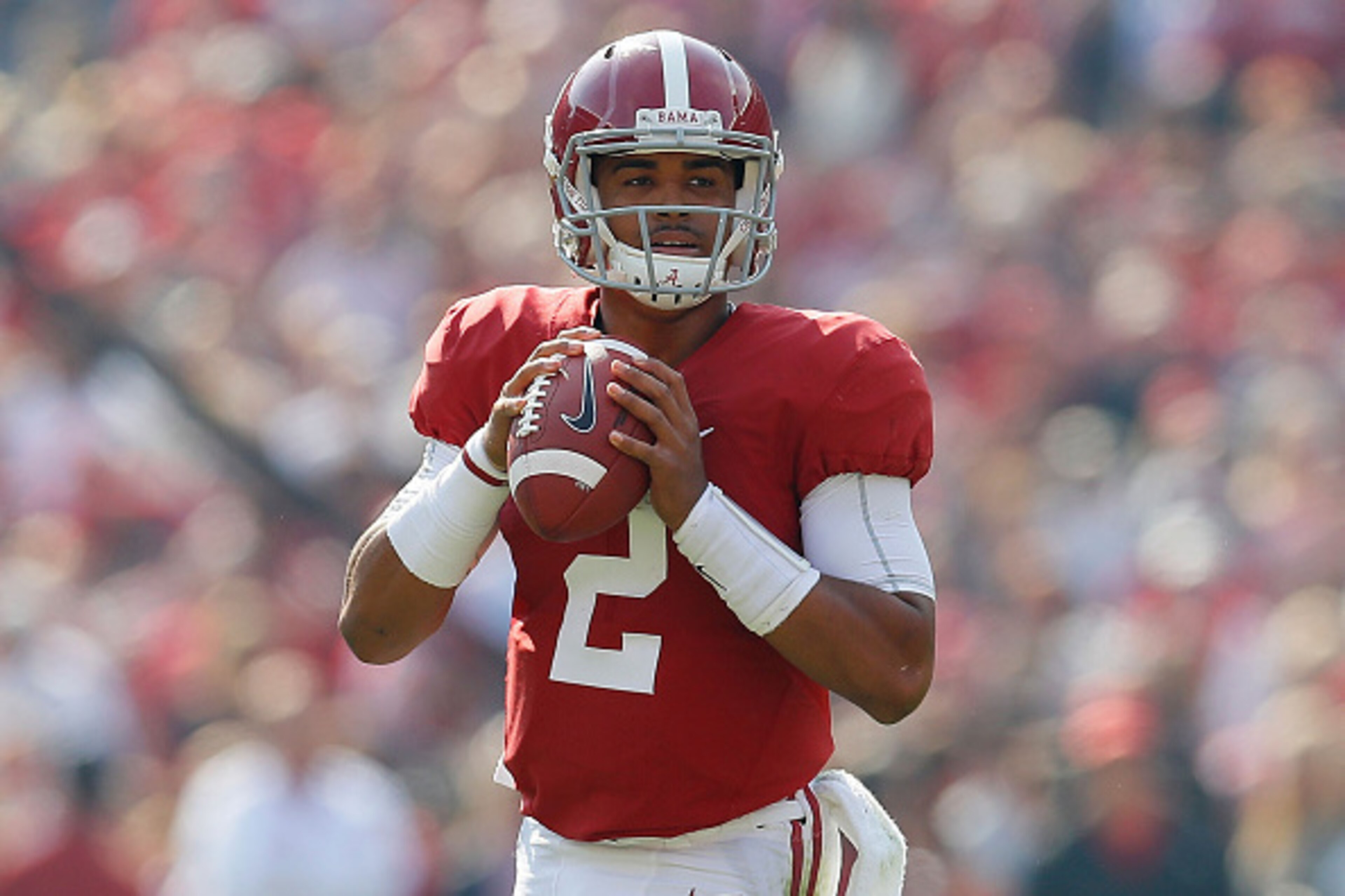 TUSCALOOSA, AL - NOVEMBER 12:  Jalen Hurts #2 of the Alabama Crimson Tide looks to pass against the Mississippi State Bulldogs at Bryant-Denny Stadium on November 12, 2016 in Tuscaloosa, Alabama.  (Photo by Kevin C. Cox/Getty Images)