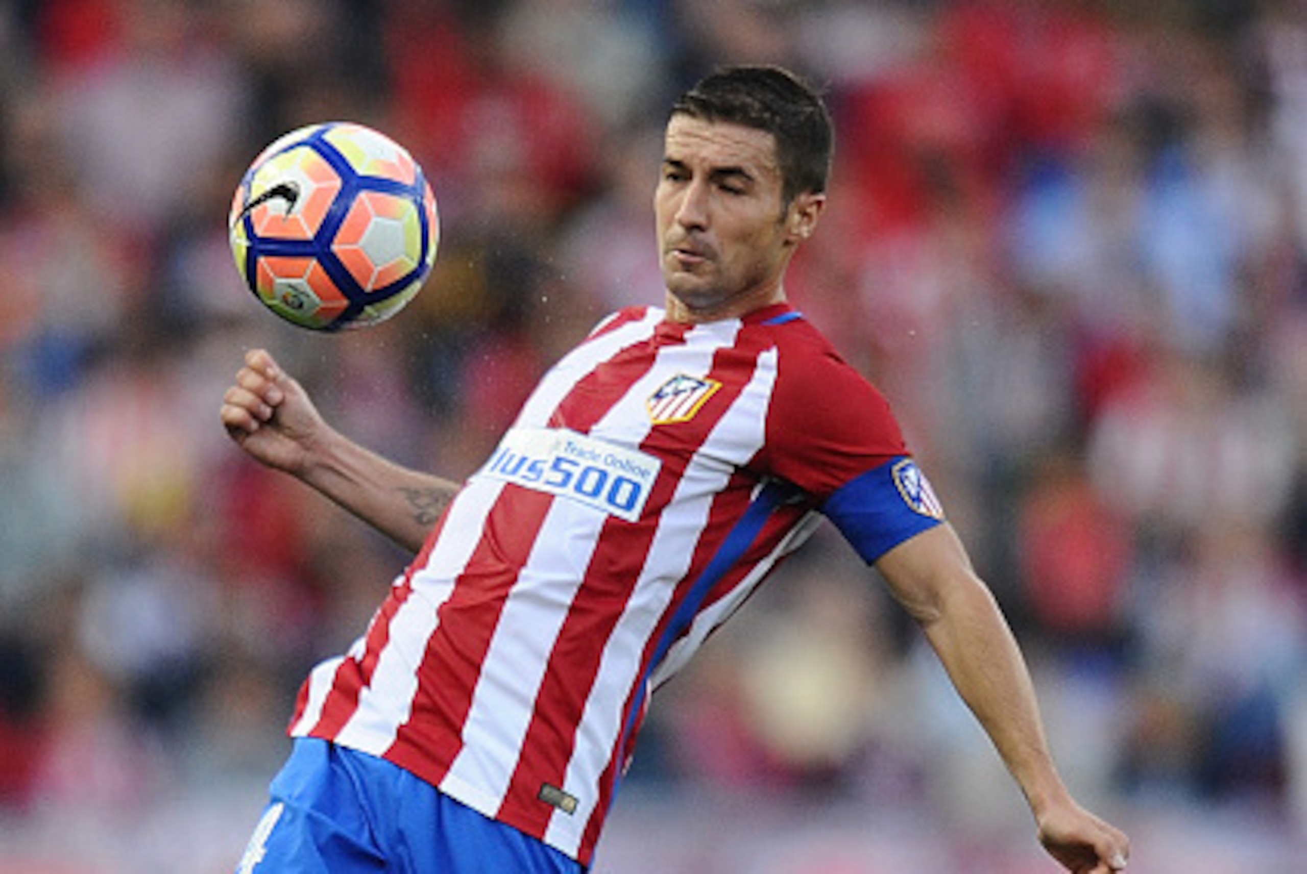 MADRID, SPAIN - OCTOBER 15:  Gabi Fernandez of Club Atletico de Madrid controls the ball during the La Liga match between Club Atletico de Madrid and Granada CF at Vicente Calderon Stadium on October 15, 2016 in Madrid, Spain.  (Photo by Denis Doyle/Getty
