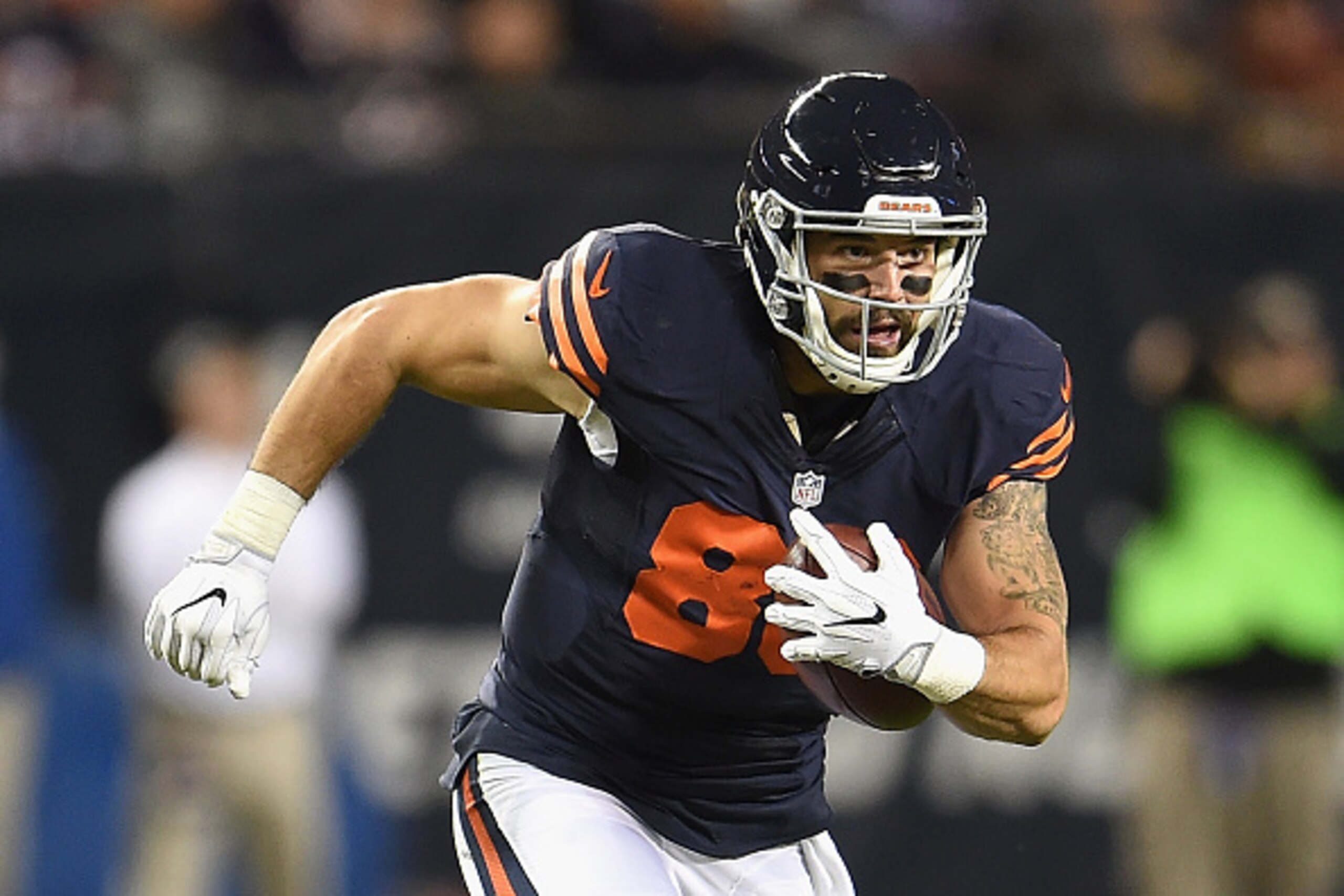 CHICAGO, IL - OCTOBER 31:  Zach Miller #86 of the Chicago Bears runs with the ball during the first half against the Minnesota Vikings at Soldier Field on October 31, 2016 in Chicago, Illinois.  (Photo by Stacy Revere/Getty Images)