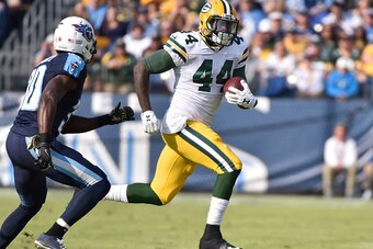 NASHVILLE, TN - NOVEMBER 13:  James Starks #44 of the Green Bay Packers plays against the Tennessee Titans at Nissan Stadium on November 13, 2016 in Nashville, Tennessee.  (Photo by Frederick Breedon/Getty Images)