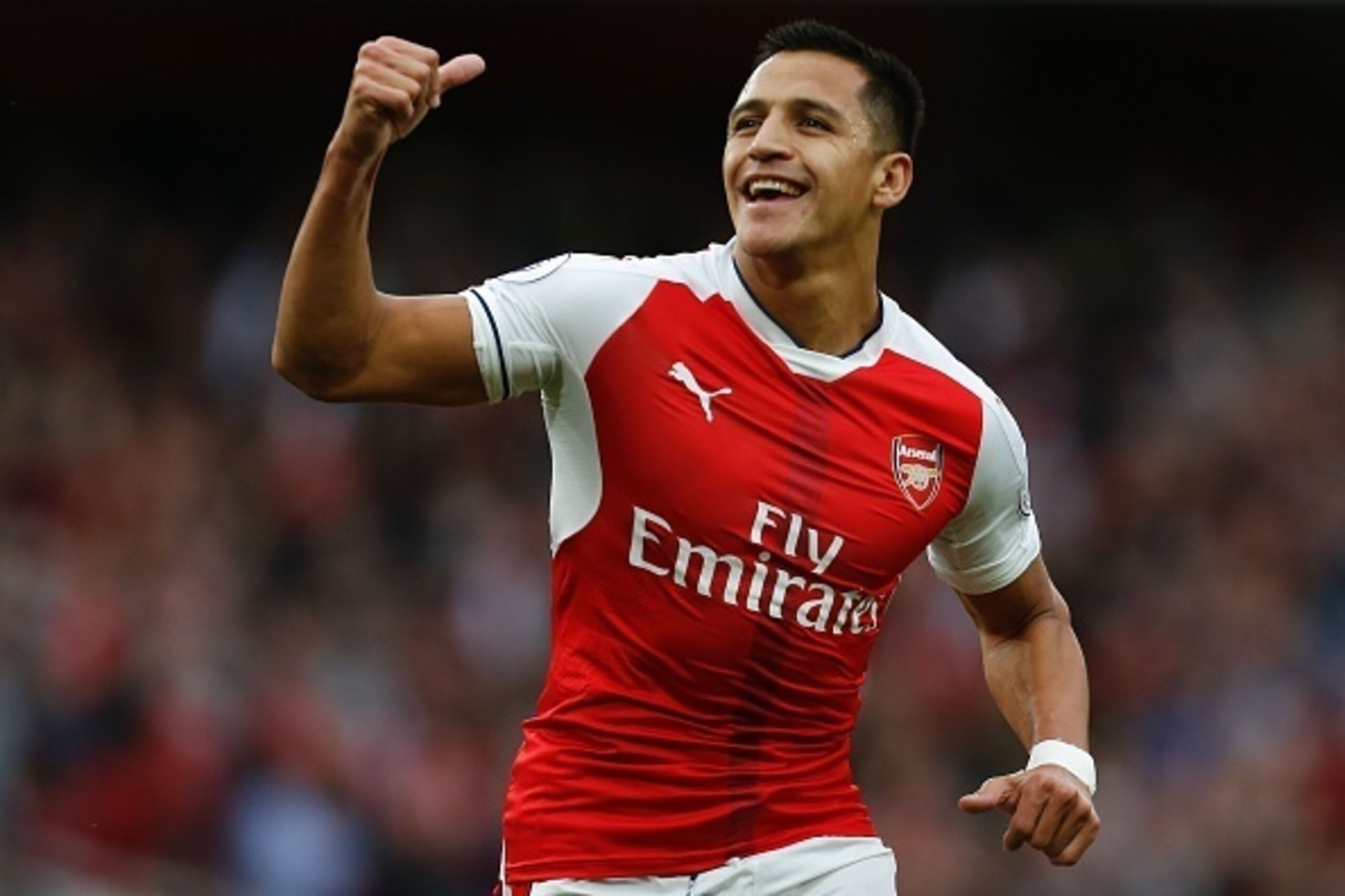 Arsenal's Chilean striker Alexis Sanchez celebrates scoring the opening goal during the English Premier League football match between Arsenal and Chelsea at The Emirates stadium in London, on September 24, 2016. / AFP / IKIMAGES / Ian KINGTON / RESTRICTED Arsenal's Chilean striker Alexis Sanchez celebrates scoring the opening goal during the English Premier League football match between Arsenal and Chelsea at The Emirates stadium in London, on September 24, 2016. / AFP / IKIMAGES / Ian KINGTON / RESTRICTED