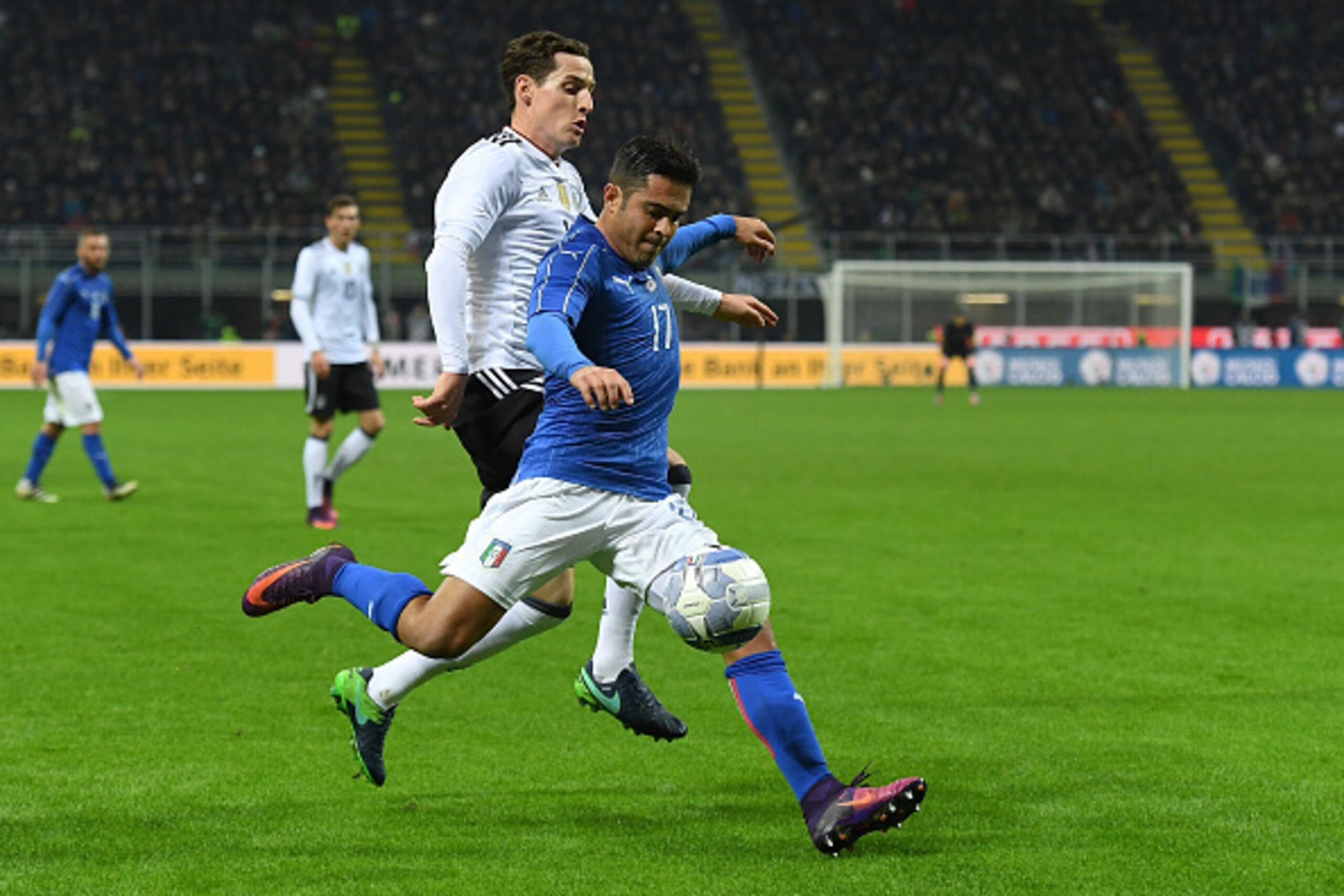 MILAN, ITALY - NOVEMBER 15:  Eder of Italy in action during the International Friendly Match between Italy and Germany at Giuseppe Meazza Stadium on November 15, 2016 in Milan, .  (Photo by Valerio Pennicino/Getty Images)