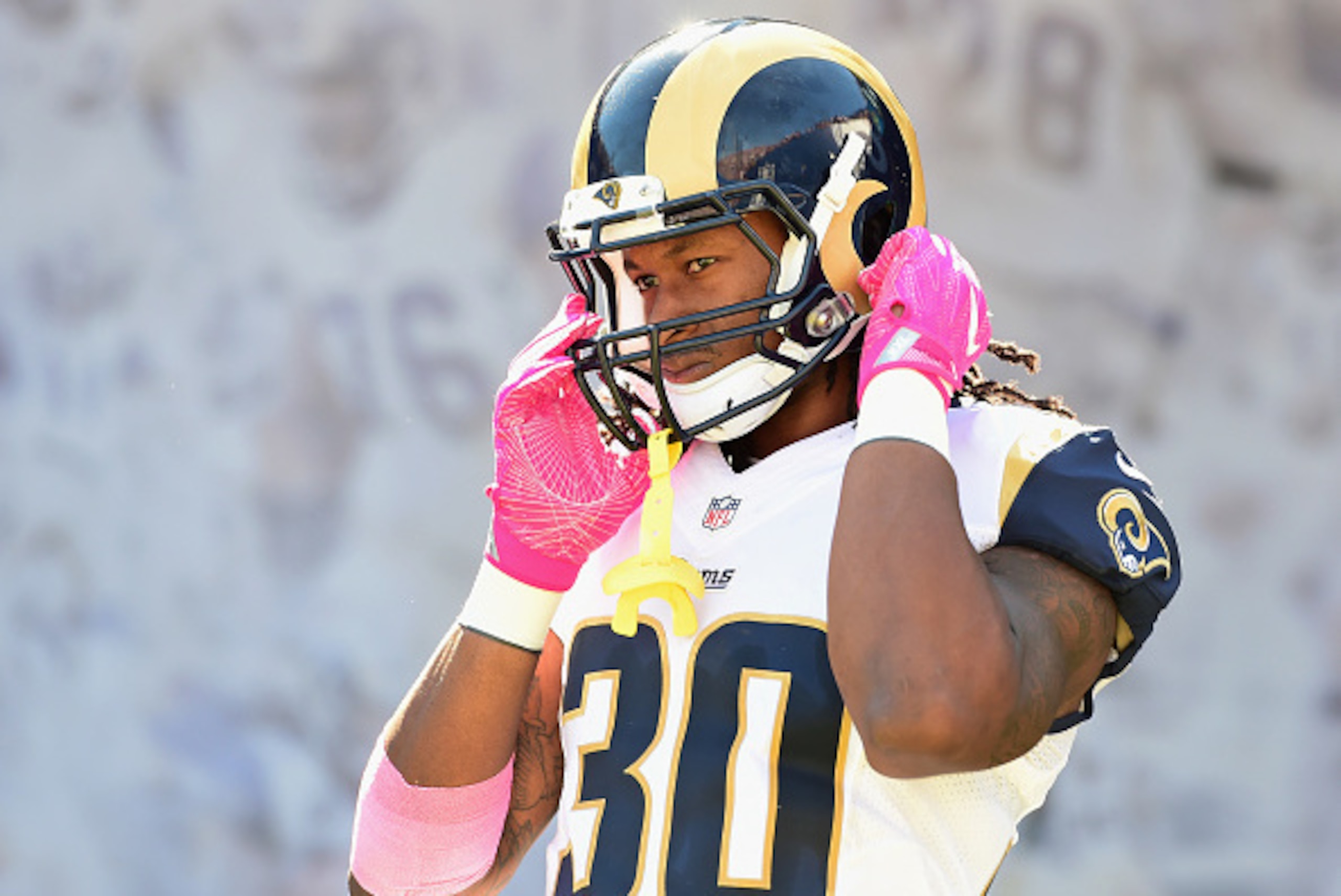 LOS ANGELES, CA - OCTOBER 09: Todd Gurley #30 of the Los Angeles Rams prepares to take the field to play in the game against the Buffalo Bills at the Los Angeles Memorial Coliseum on October 9, 2016 in Los Angeles, California. (Photo by Harry How/Getty LOS ANGELES, CA - OCTOBER 09: Todd Gurley #30 of the Los Angeles Rams prepares to take the field to play in the game against the Buffalo Bills at the Los Angeles Memorial Coliseum on October 9, 2016 in Los Angeles, California. (Photo by Harry How/Getty
