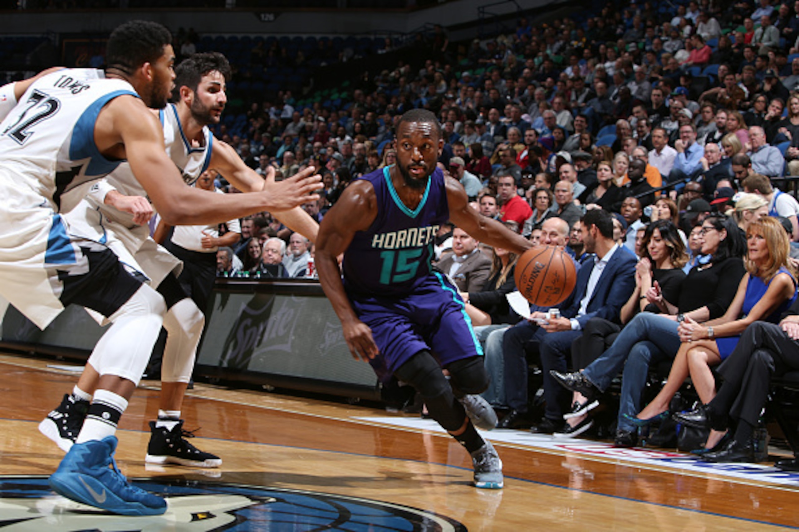 MINNEAPOLIS, MN -  NOVEMBER 15:  Kemba Walker #15 of the Charlotte Hornets handles the ball during a game against the Minnesota Timberwolves on November 15, 2016 at the Target Center in Minneapolis, Minnesota. NOTE TO USER: User expressly acknowledges and
