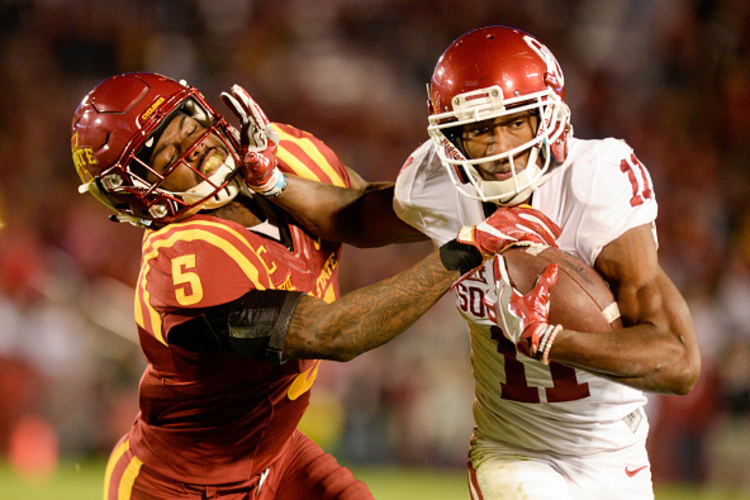 AMES, IA - NOVEMBER 03: Wide receiver Dede Westbrook #11 of the Oklahoma Sooners fends off the tackle of defensive back Kamari Cotton-Moya #5 of the Iowa State Cyclones at Jack Trice Stadium on November 3, 2016 in Ames, Iowa. (Photo by Joshua Gateley/Gett