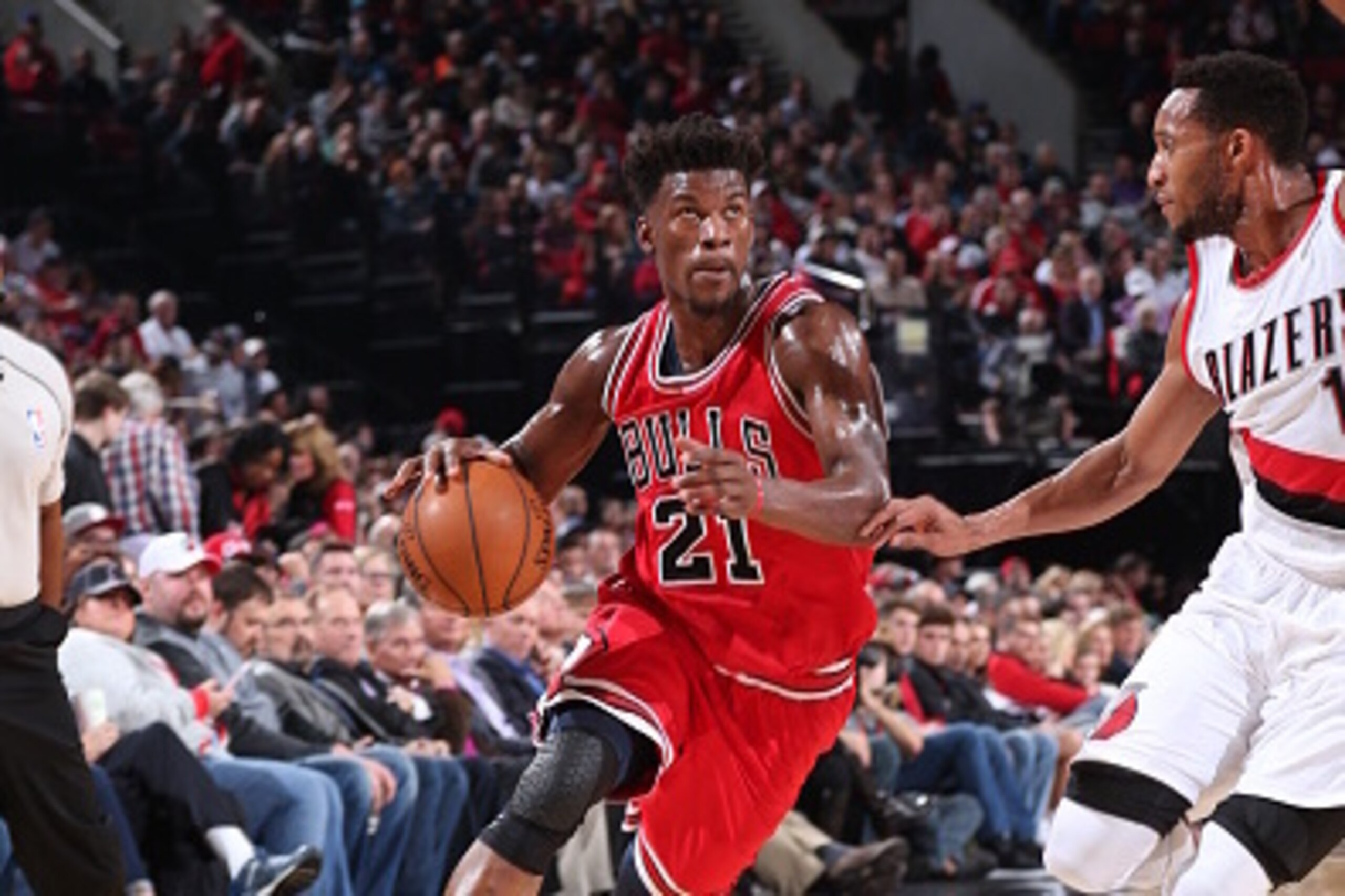 PORTLAND, OR - NOVEMBER 15:  Jimmy Butler #21 of the Chicago Bulls goes to the basket against the Portland Trail Blazers on November 15, 2016 at the Moda Center in Portland, Oregon. NOTE TO USER: User expressly acknowledges and agrees that, by downloading