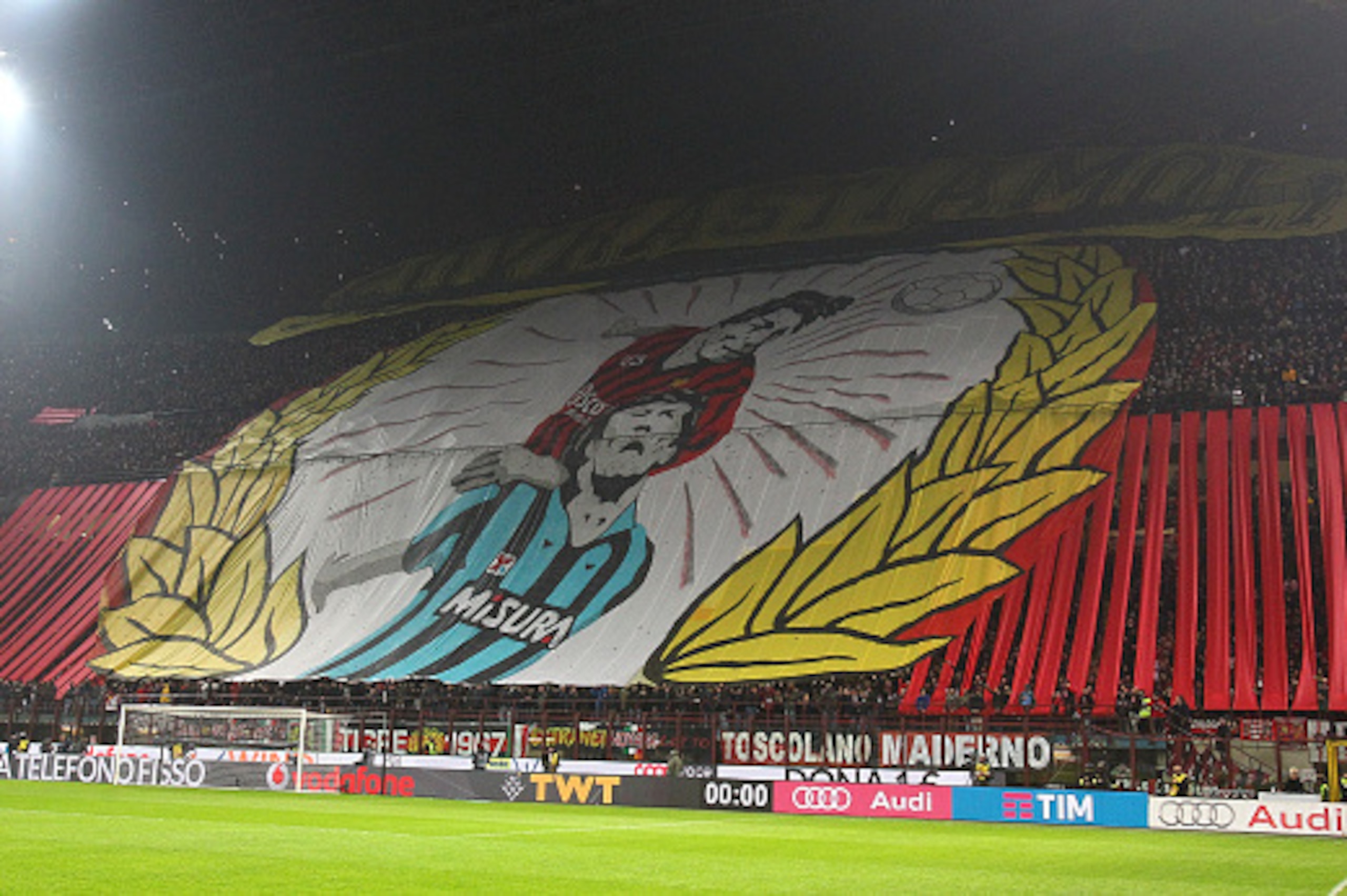 MILAN, ITALY - JANUARY 31:  The AC Milan fans show their support before the Serie A match between AC Milan and FC Internazionale Milano at Stadio Giuseppe Meazza on January 31, 2016 in Milan, Italy.  (Photo by Marco Luzzani/Getty Images)