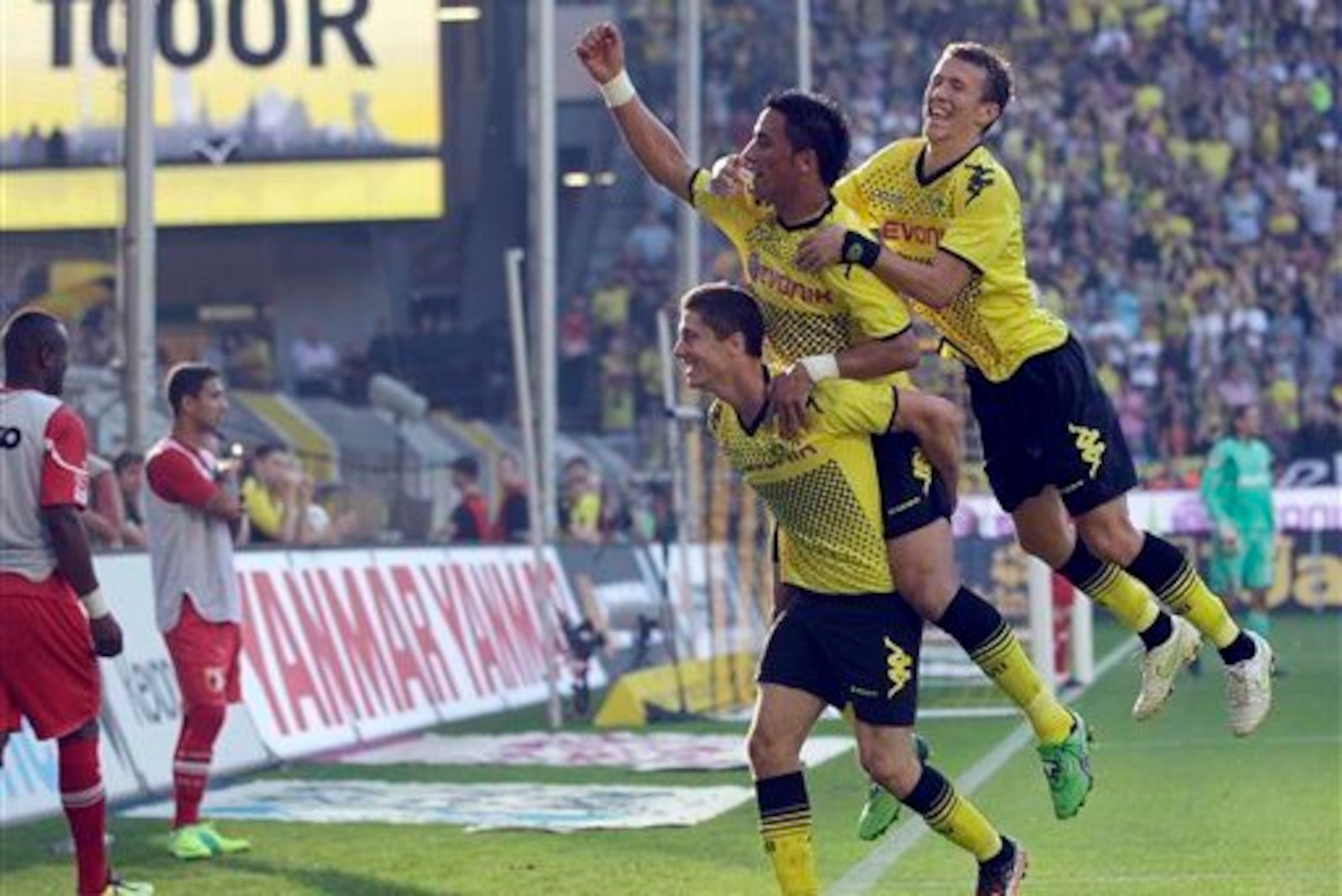 A rare occasion on which Lewandowski (bottom) was ahead of Barrios in his early BVB days. A rare occasion on which Lewandowski (bottom) was ahead of Barrios in his early BVB days.