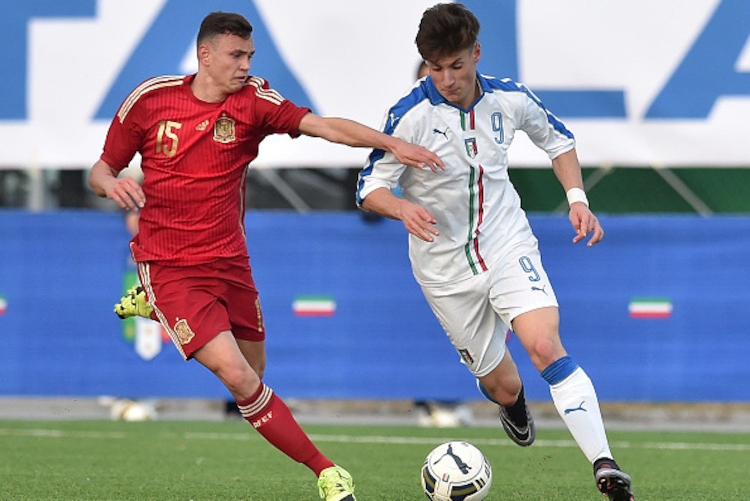 FERENTINO, ITALY - JANUARY 20: Mikel Carro Fandino of Spain and Andrea Pinamonti of Italy in action during the international friendly match between Italy U17 and Spain U17 on January 20, 2016 in Ferentino, Italy. (Photo by Giuseppe Bellini/Getty Images) FERENTINO, ITALY - JANUARY 20: Mikel Carro Fandino of Spain and Andrea Pinamonti of Italy in action during the international friendly match between Italy U17 and Spain U17 on January 20, 2016 in Ferentino, Italy. (Photo by Giuseppe Bellini/Getty Images)