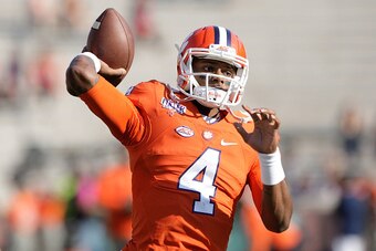 CLEMSON, SC - NOVEMBER 12: Deshaun Watson #4 of the Clemson Tigers warms up prior to the game against the Pittsburgh Panthers at Memorial Stadium on November 12, 2016 in Clemson, South Carolina. (Photo by Tyler Smith/Getty Images)