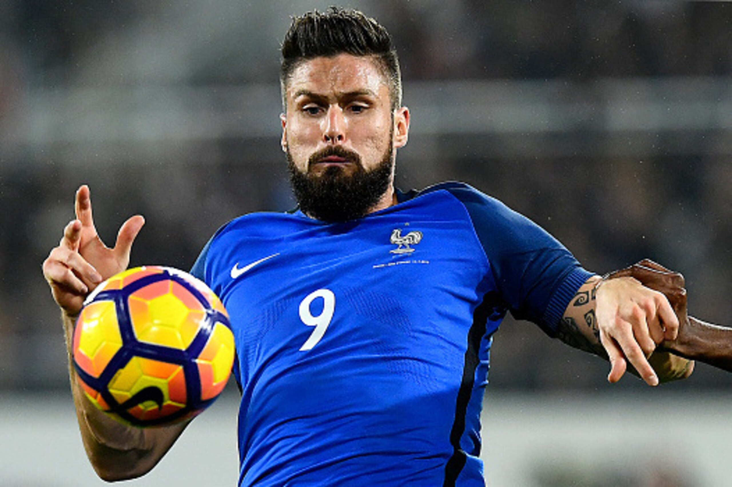 France's forward Olivier Giroud controls the ball during the friendly football match France vs Ivory Coast on November 15, 2016 at the Bollaert stadium in Lens.  / AFP / FRANCK FIFE        (Photo credit should read FRANCK FIFE/AFP/Getty Images)