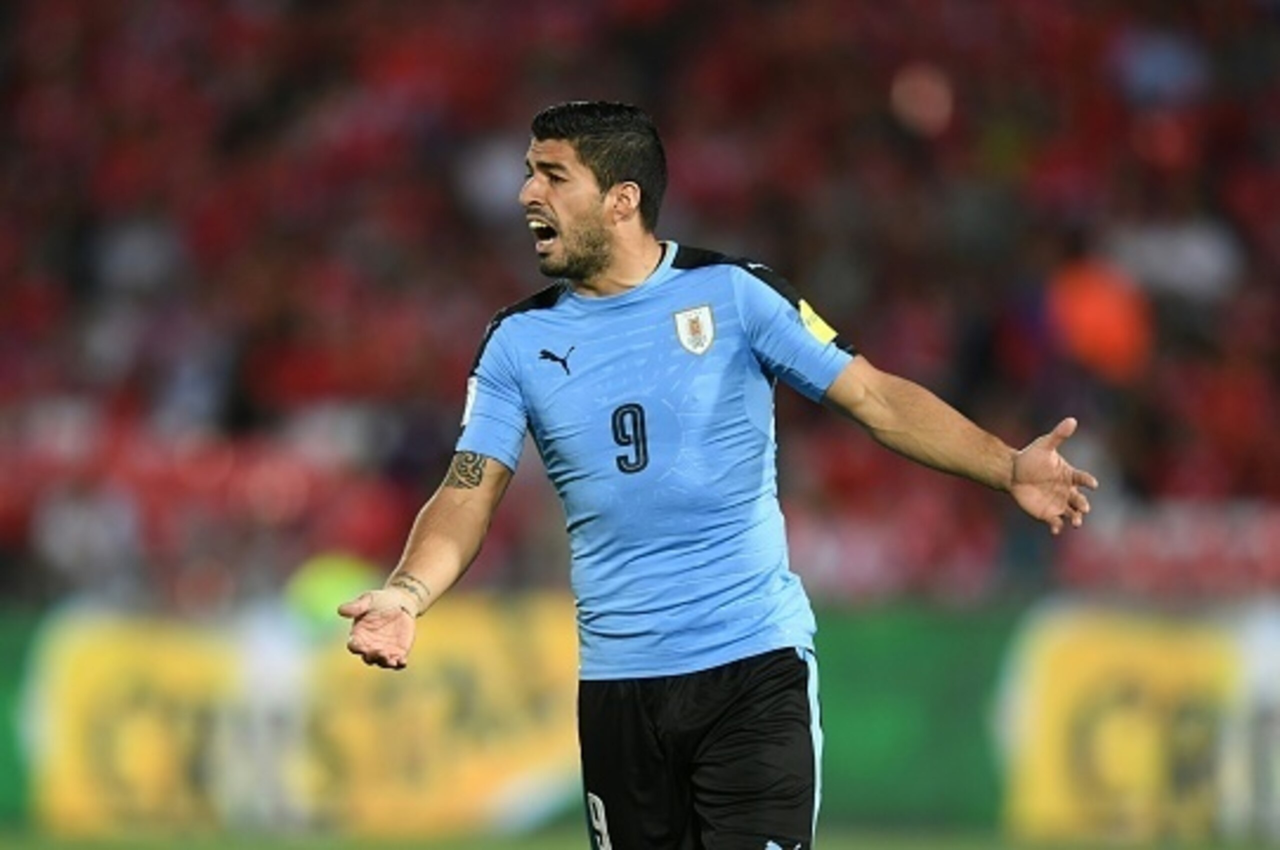 Uruguay's Luis Suarez gestures during the 2018 FIFA World Cup qualifier football match against Chile in Santiago, on November 15, 2016. / AFP / Martin BERNETTI        (Photo credit should read MARTIN BERNETTI/AFP/Getty Images)