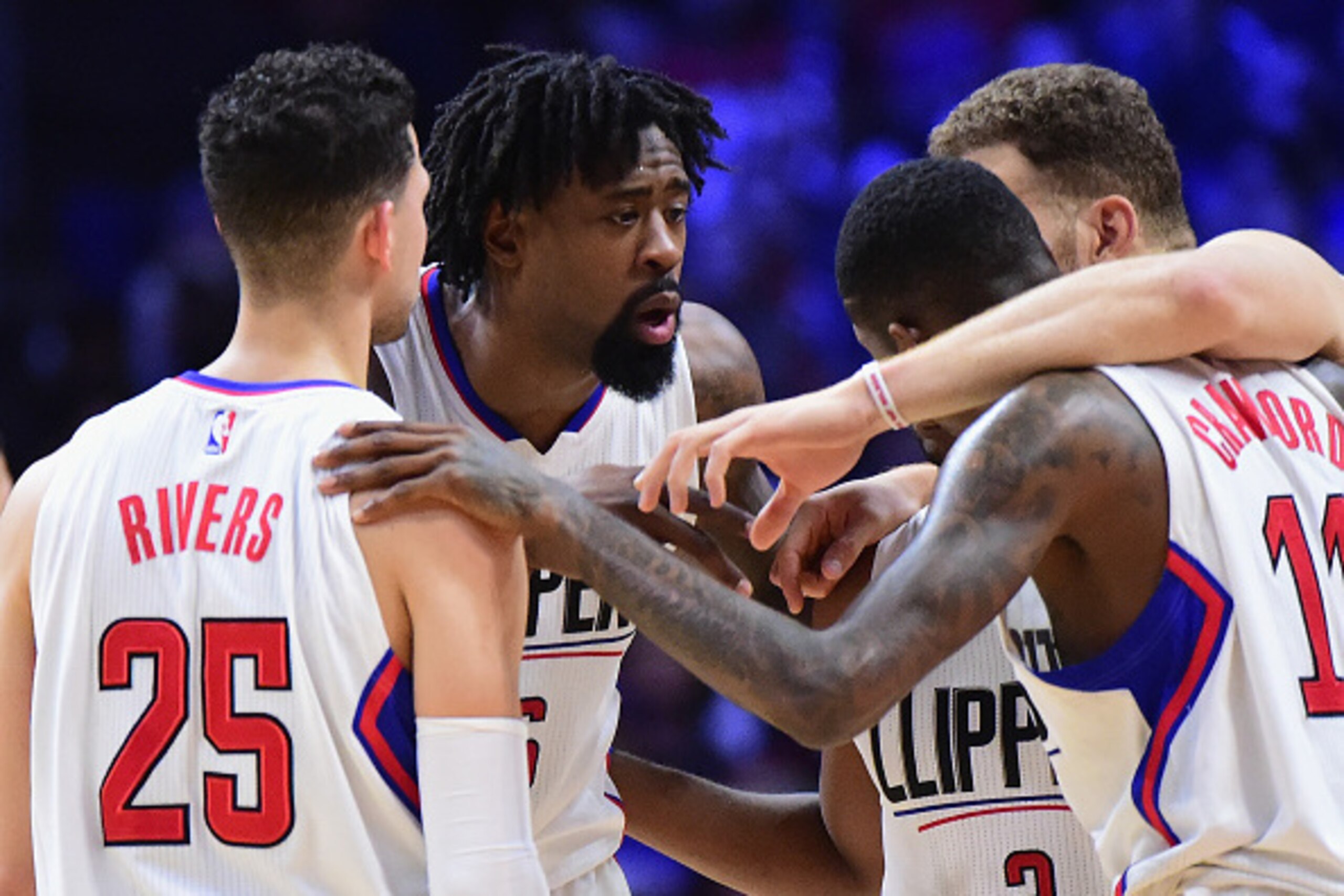 LOS ANGELES, CA - NOVEMBER 16:  DeAndre Jordan #6 of the LA Clippers speaks to his teammates during a 111-107 loss to the Memphis Grizzlies at Staples Center on November 16, 2016 in Los Angeles, California.   NOTE TO USER: User expressly acknowledges and 