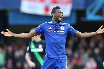 Chelsea's Nigerian midfielder John Obi Mikel reacts as the referee awards a freekick during the English Premier League football match between Chelsea and Stoke City at Stamford Bridge in London on March 5, 2016. / AFP / JUSTIN TALLIS / RESTRICTED TO EDITO