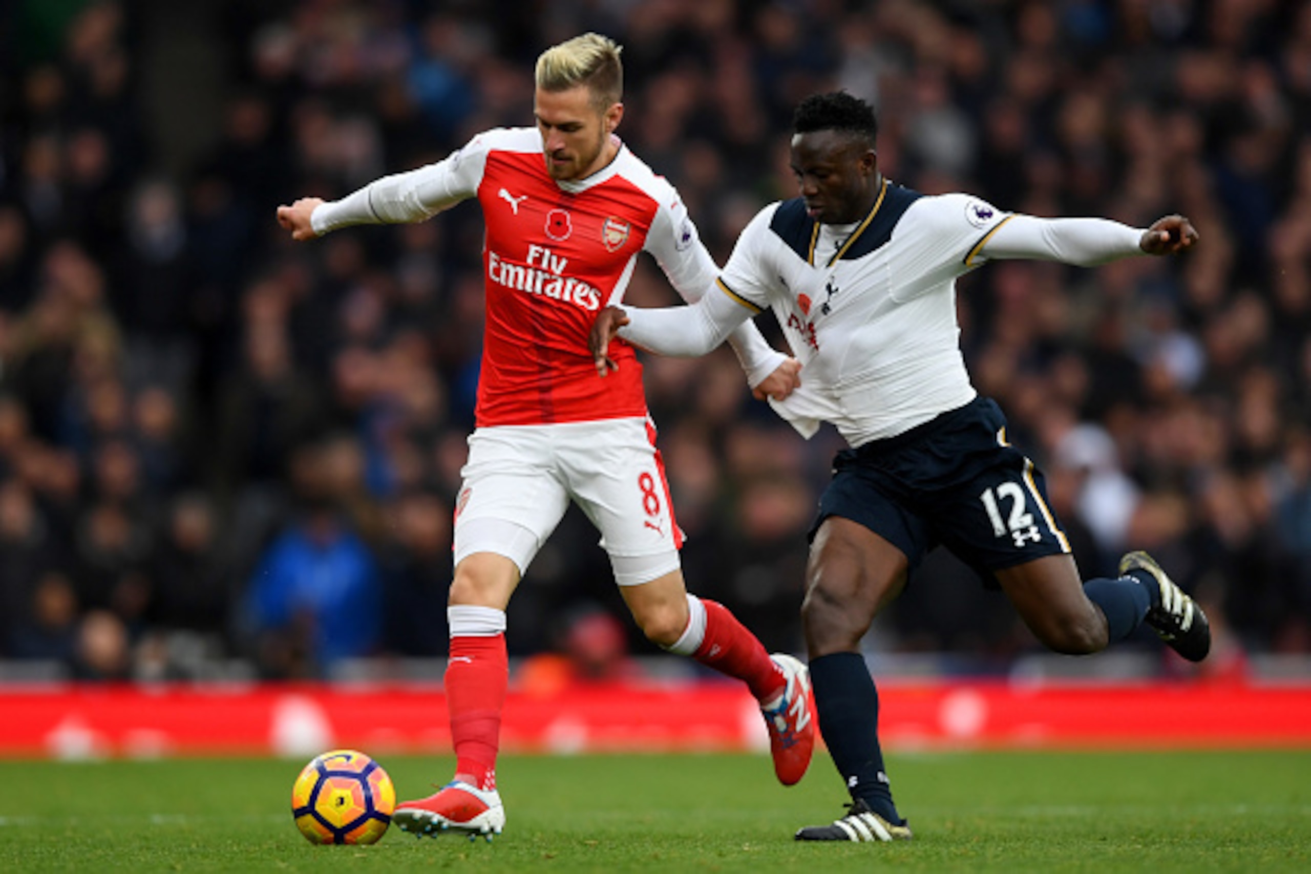 LONDON, ENGLAND - NOVEMBER 06:  Victor Wanyama of Tottenham Hotspur closes down Aaron Ramsey of Arsenal during the Premier League match between Arsenal and Tottenham Hotspur at Emirates Stadium on November 6, 2016 in London, England.  (Photo by Shaun Bott