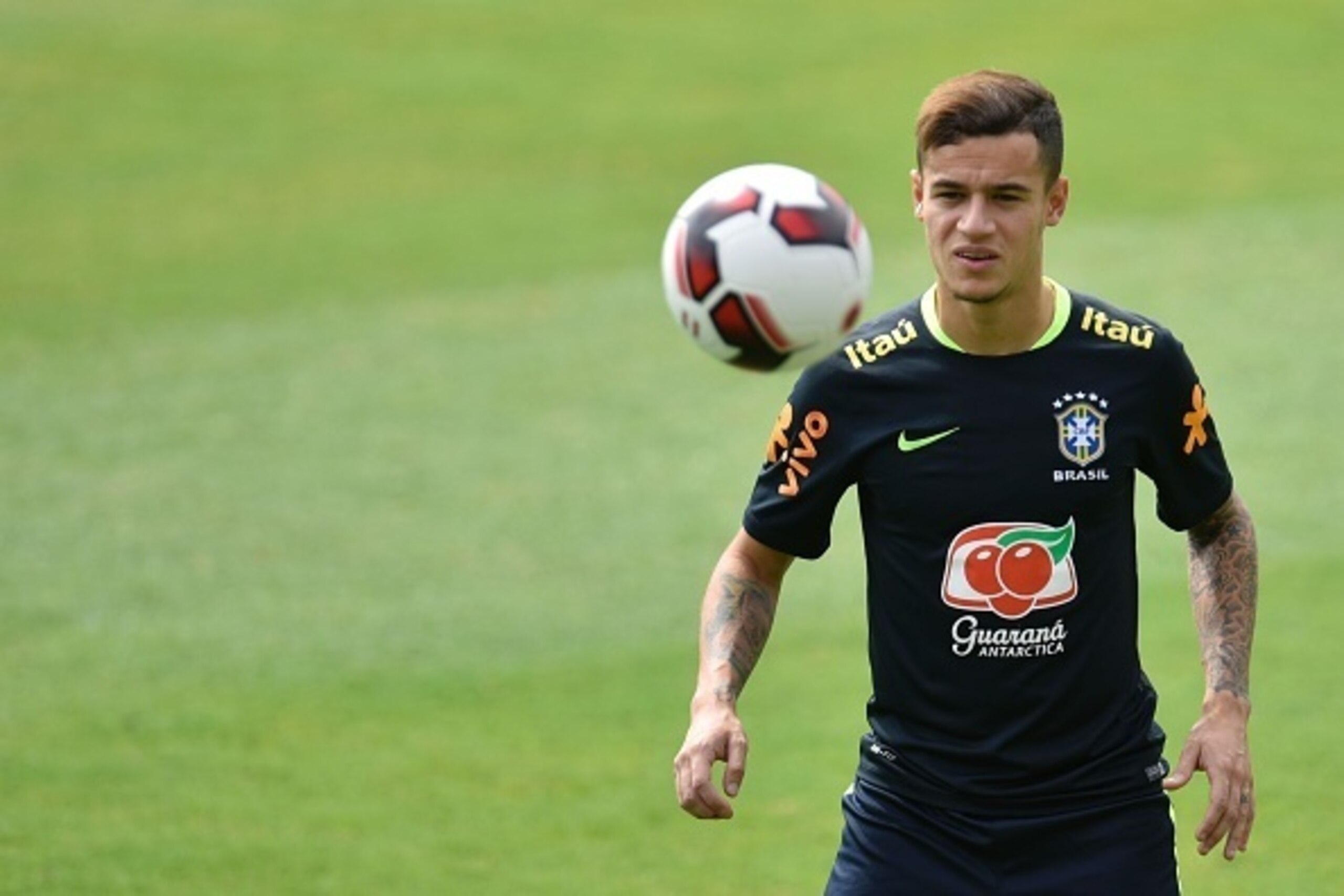 Brazil's Philippe Coutinho is pictured during a training session of the national football team at the Atletico Mineiro Training Centre in Vespasiano, Minas Gerais, Brazil, on November 12, 2016 ahead of their 2018 World Cup qualifier match against Peru.  /