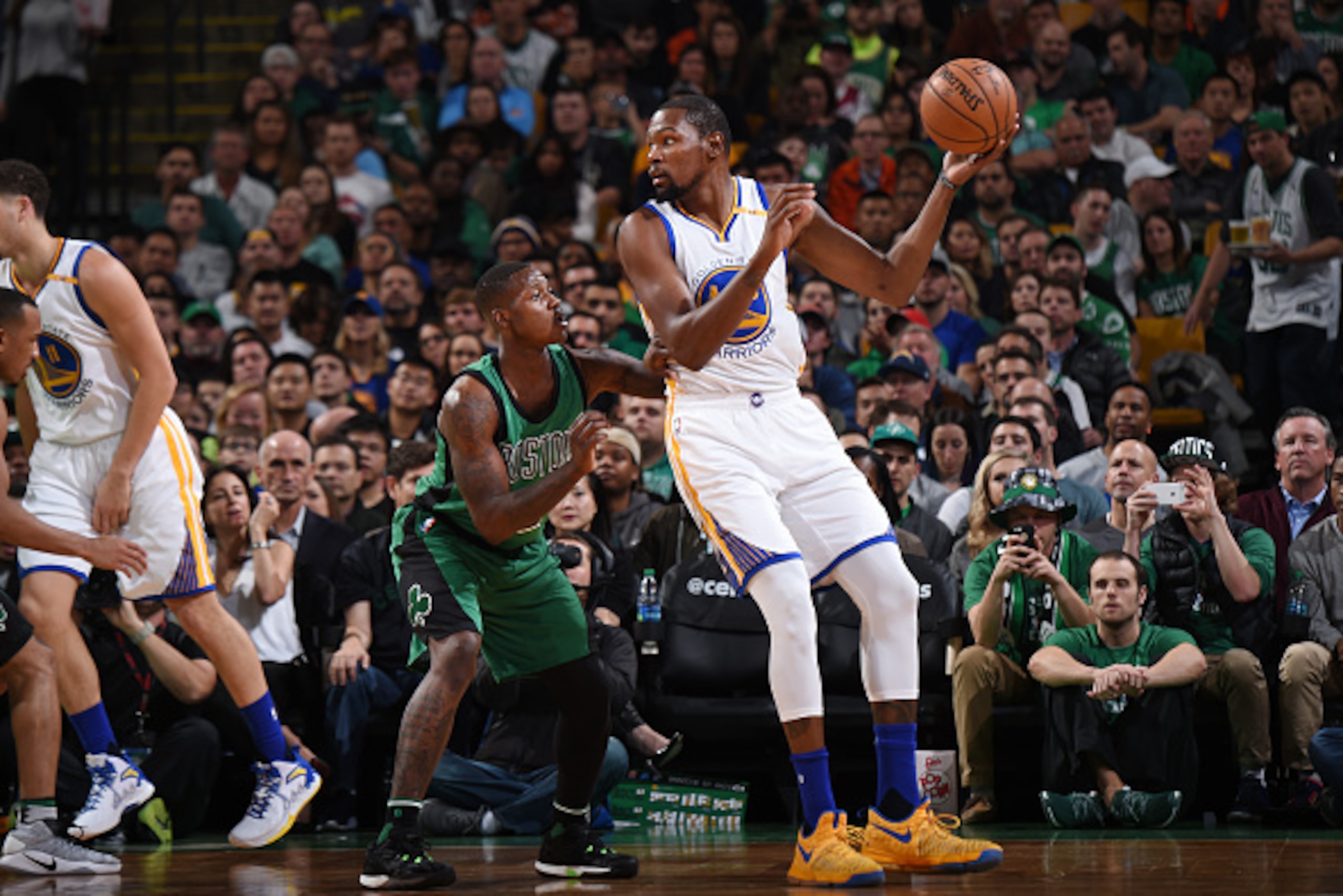 BOSTON, MA - NOVEMBER 18:  Kevin Durant #35 of the Golden State Warriors handles the ball during a game against the Boston Celtics on November 18, 2016 at TD Garden in Boston, Massachusetts. NOTE TO USER: User expressly acknowledges and agrees that, by do