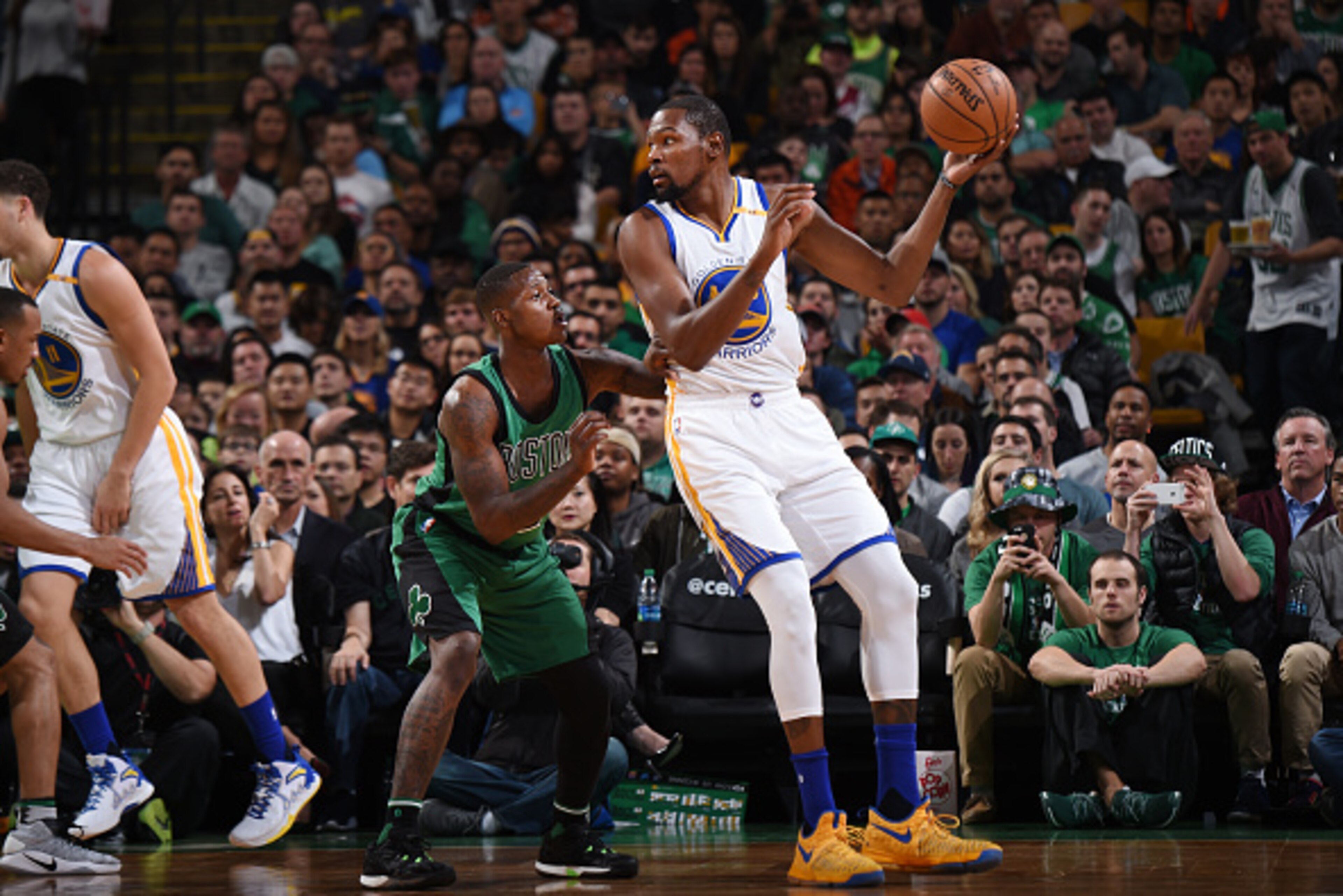 BOSTON, MA - NOVEMBER 18:  Kevin Durant #35 of the Golden State Warriors handles the ball during a game against the Boston Celtics on November 18, 2016 at TD Garden in Boston, Massachusetts. NOTE TO USER: User expressly acknowledges and agrees that, by do