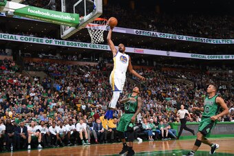 BOSTON, MA - NOVEMBER 18:  Kevin Durant #35 of the Golden State Warriors dunks the ball during a game against the Boston Celtics on November 18, 2016 at TD Garden in Boston, Massachusetts. NOTE TO USER: User expressly acknowledges and agrees that, by down