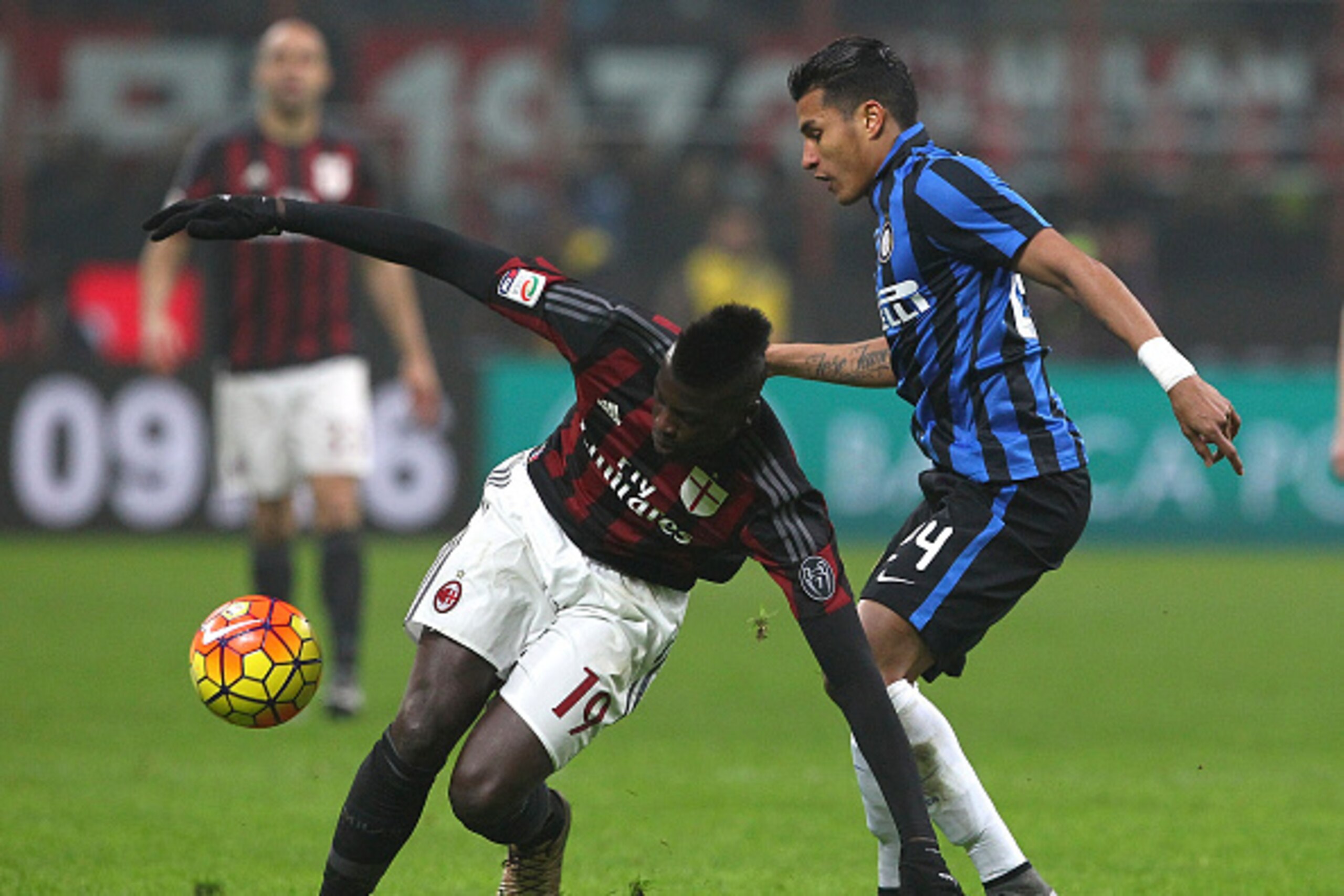 MILAN, ITALY - JANUARY 31:  M Baye Niang of AC Milan is challenged by Jeison Murillo of FC Internazionale Milano during the Serie A match between AC Milan and FC Internazionale Milano at Stadio Giuseppe Meazza on January 31, 2016 in Milan, Italy.  (Photo 