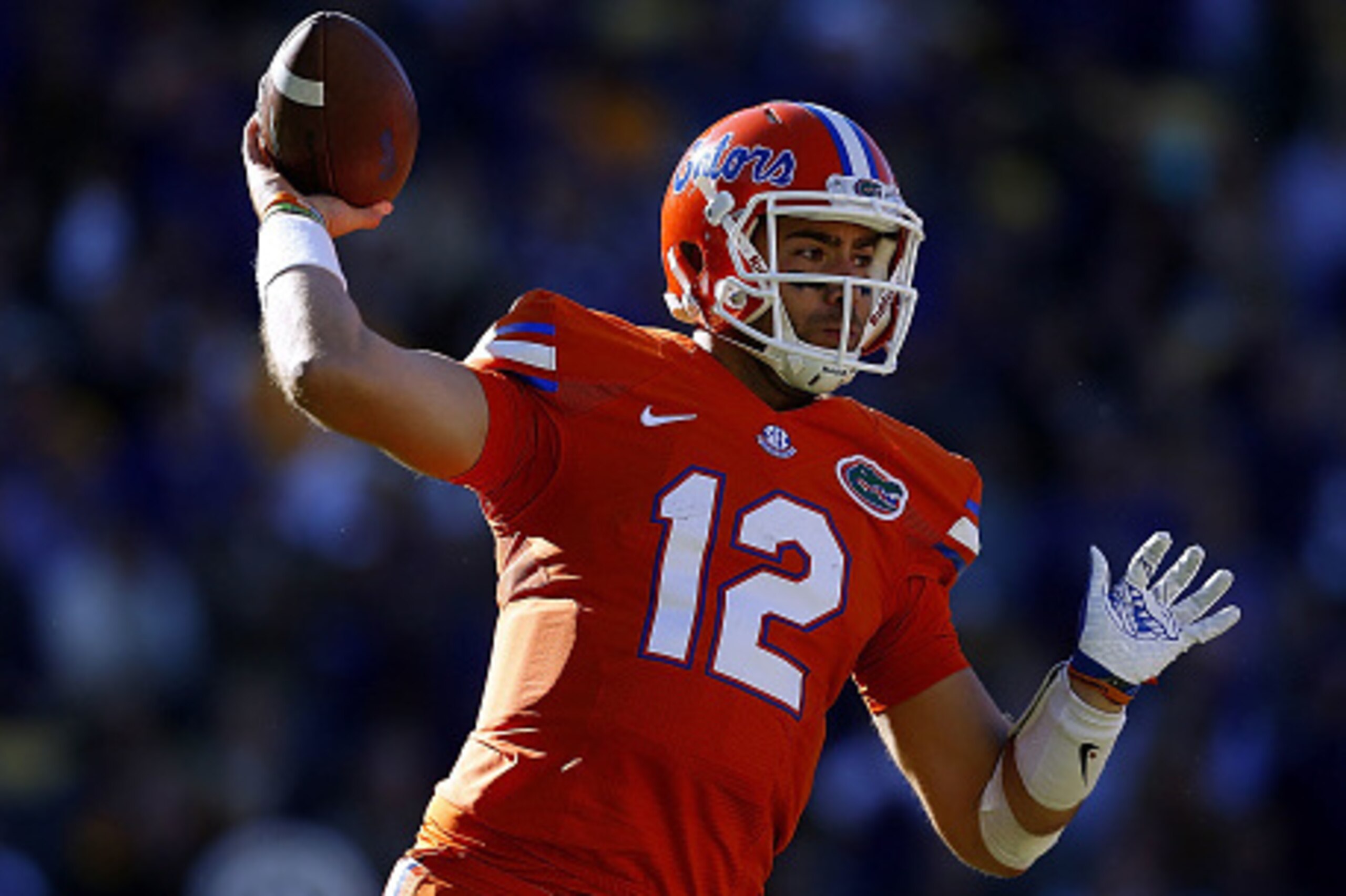 BATON ROUGE, LA - NOVEMBER 19: Austin Appleby #12 of the Florida Gators throws the ball during the second half of a game against the LSU Tigers at Tiger Stadium on November 19, 2016 in Baton Rouge, Louisiana.  (Photo by Jonathan Bachman/Getty Images)