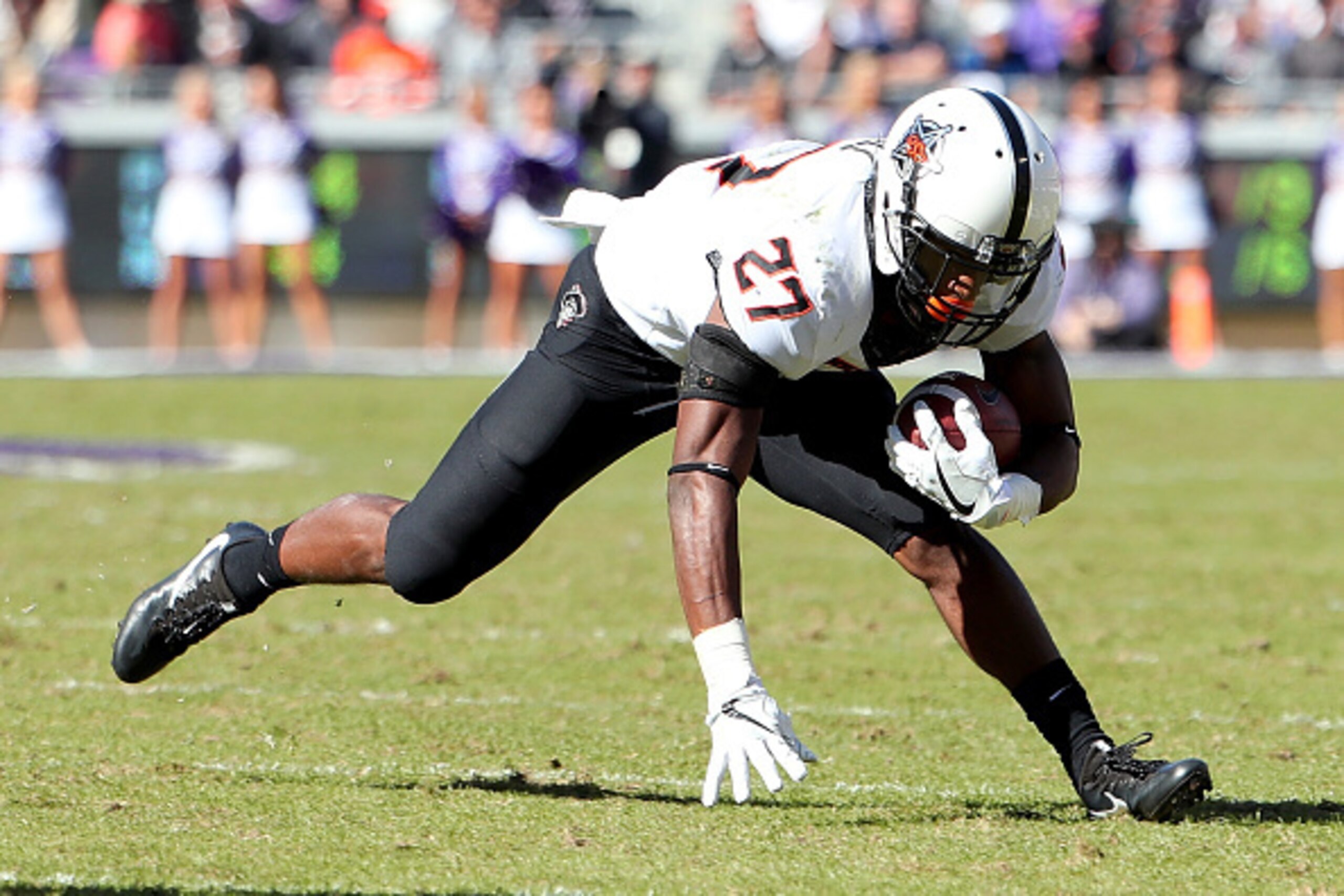 FORT WORTH, TX - NOVEMBER 19: Justice Hill #27 of the Oklahoma State Cowboys carries the ball against the TCU Horned Frogs in the second half at Amon G. Carter Stadium on November 19, 2016 in Fort Worth, Texas. (Photo by Tom Pennington/Getty Images) FORT WORTH, TX - NOVEMBER 19: Justice Hill #27 of the Oklahoma State Cowboys carries the ball against the TCU Horned Frogs in the second half at Amon G. Carter Stadium on November 19, 2016 in Fort Worth, Texas. (Photo by Tom Pennington/Getty Images)