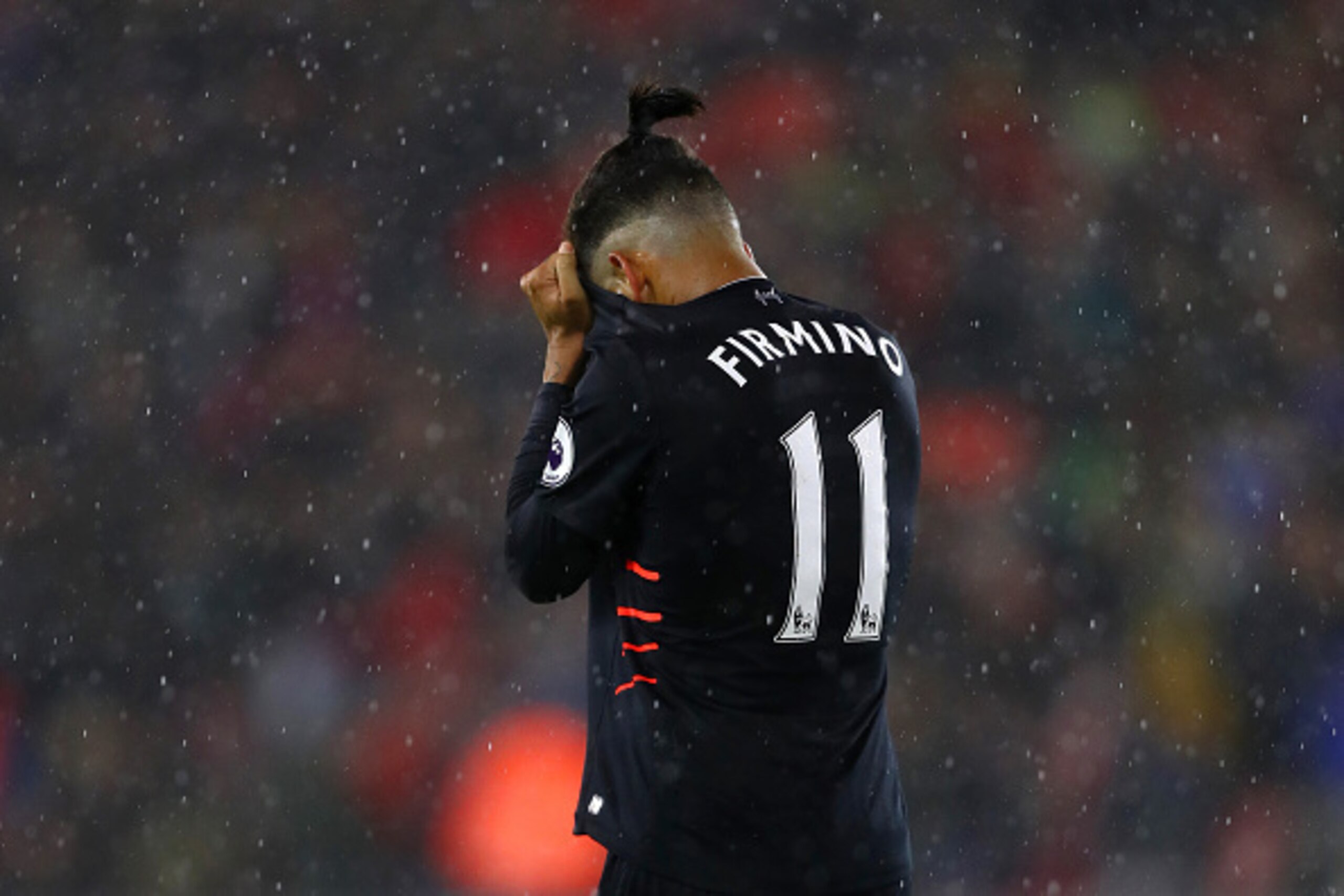 SOUTHAMPTON, ENGLAND - NOVEMBER 19:  Roberto Firmino of Liverpool reacts to the final whistle during the Premier League match between Southampton and Liverpool at St Mary's Stadium on November 19, 2016 in Southampton, England.  (Photo by Clive Rose/Getty 
