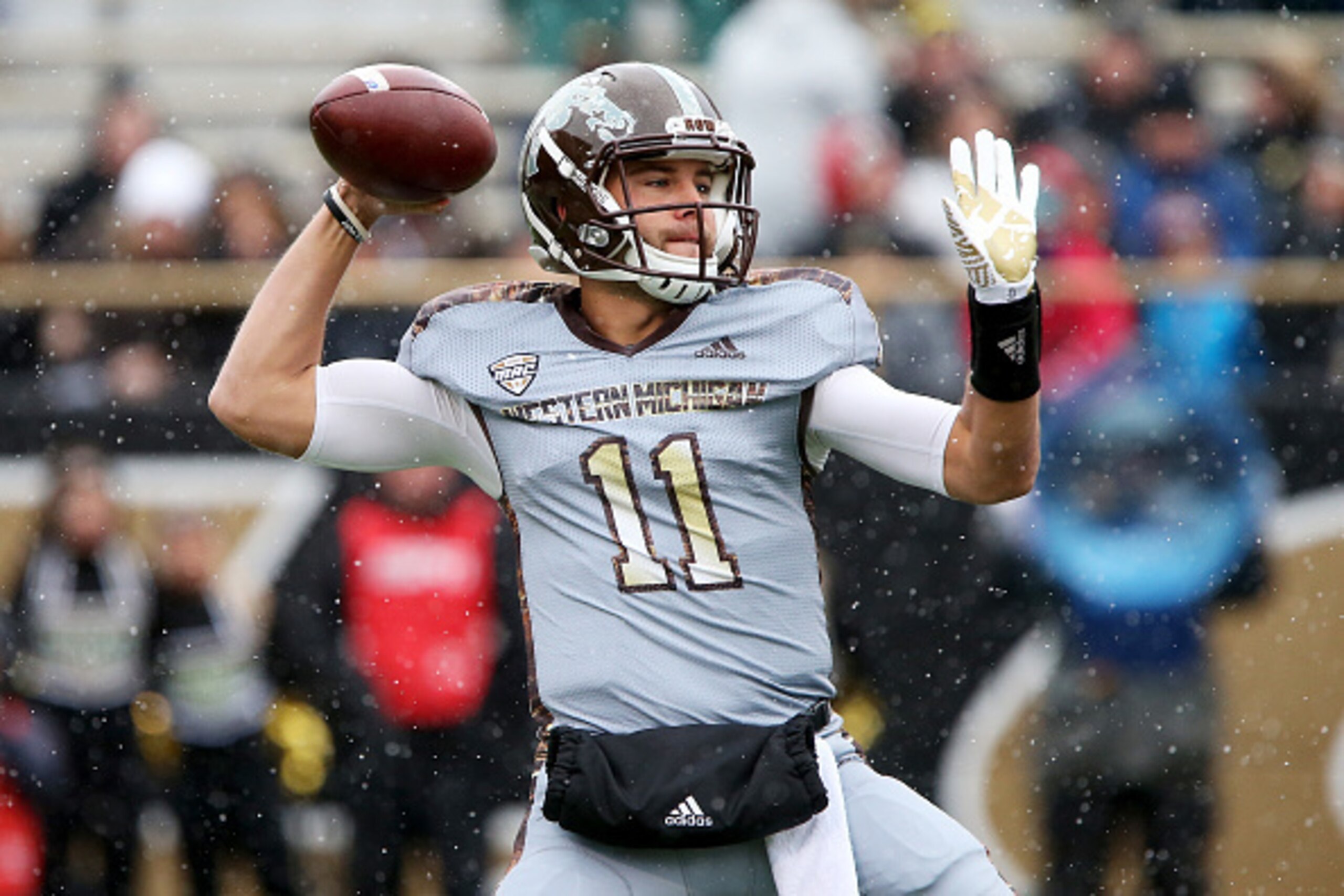 KALAMAZOO, MI - NOVEMBER 19: Zach Terrell #11 of the Western Michigan Broncos throws a pass in the first quarter against the Buffalo Bulls at Waldo Stadium on November 19, 2016 in Kalamazoo, Michigan. (Photo by Dylan Buell/Getty Images) KALAMAZOO, MI - NOVEMBER 19: Zach Terrell #11 of the Western Michigan Broncos throws a pass in the first quarter against the Buffalo Bulls at Waldo Stadium on November 19, 2016 in Kalamazoo, Michigan. (Photo by Dylan Buell/Getty Images)