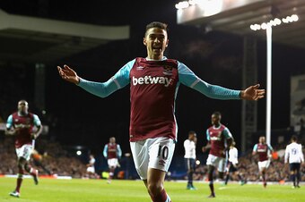 LONDON, ENGLAND - NOVEMBER 19: Manuel Lanzini of West Ham United celebrates scoring his sides second goal during the Premier League match between Tottenham Hotspur and West Ham United at White Hart Lane on November 19, 2016 in London, England.  (Photo by 