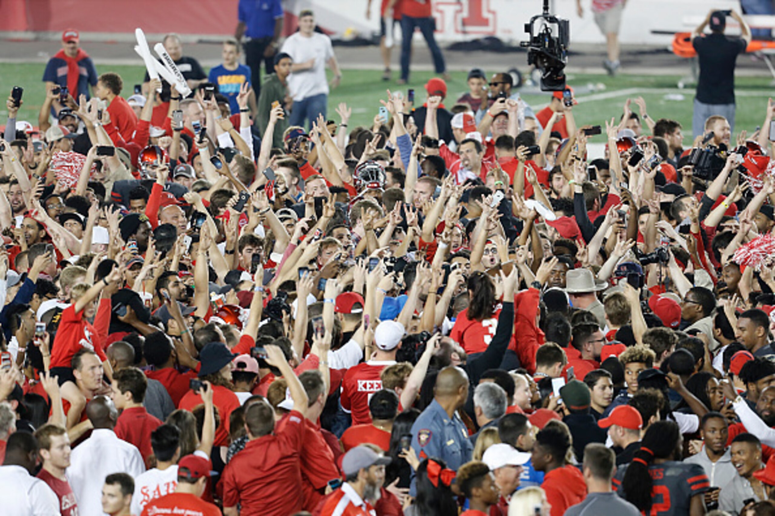 HOUSTON, TX - NOVEMBER 17: The Houston Cougars fans storm the field after the Cougars defeated the Louisville Cardinals at TDECU Stadium on November 17, 2016 in Houston, Texas. Houston Cougars won 36 to 10. (Photo by Thomas B. Shea/Getty Images)