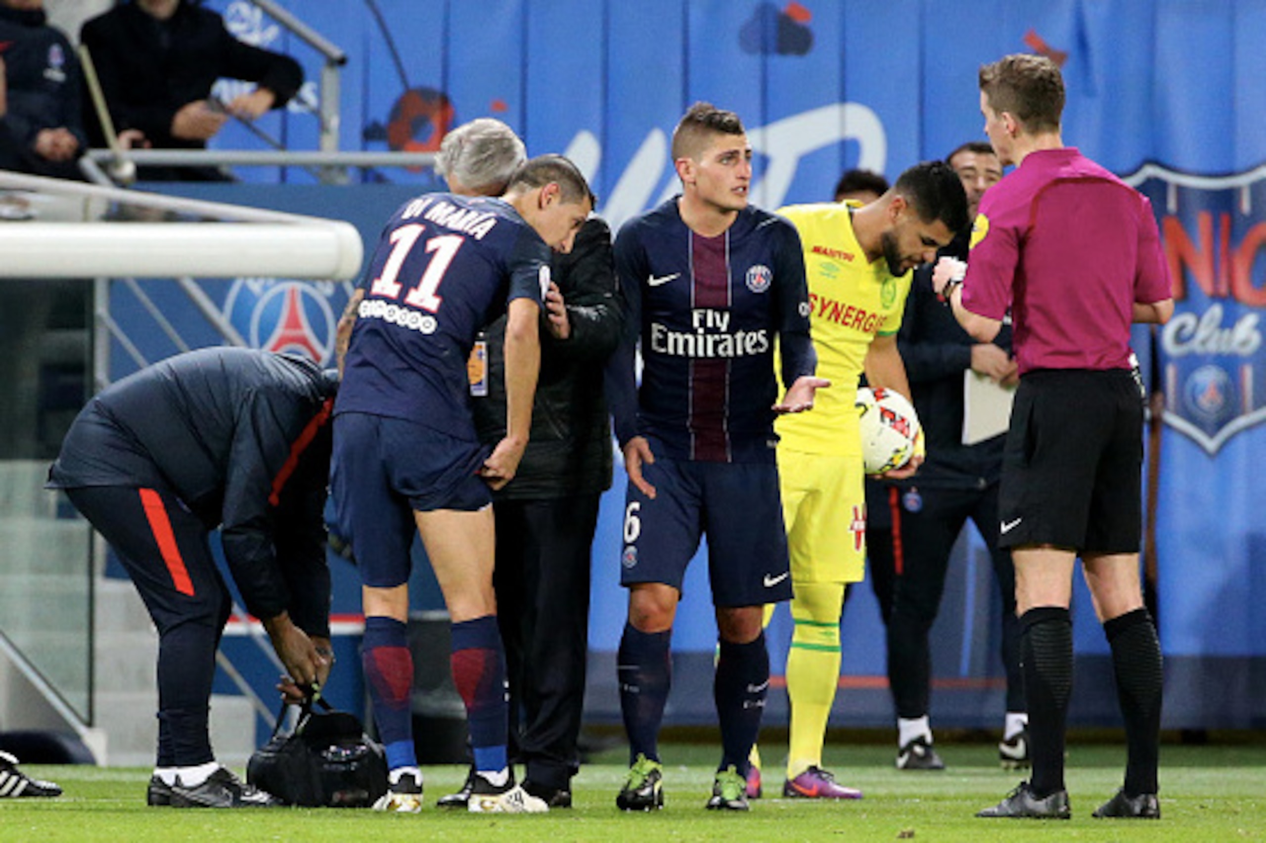 PARIS, FRANCE - NOVEMBER 19: Angel Di Maria #11 of Paris Saint-Germain is injured during the French Ligue 1 match between Paris Saint-Germain and FC Nantes at Parc des Princes on november 19, 2016 in Paris, France. (Photo by Xavier Laine/Getty Images) PARIS, FRANCE - NOVEMBER 19: Angel Di Maria #11 of Paris Saint-Germain is injured during the French Ligue 1 match between Paris Saint-Germain and FC Nantes at Parc des Princes on november 19, 2016 in Paris, France. (Photo by Xavier Laine/Getty Images)