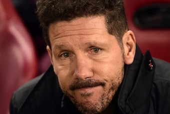 Atletico Madrid's Argentinian coach Diego Simeone looks on prior to the Spanish league football match Club Atletico de Madrid vs Real Madrid CF at the Vicente Calderon stadium in Madrid, on November 19, 2016. / AFP / PIERRE-PHILIPPE MARCOU        (Photo c