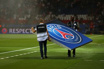 PARIS, FRANCE - SEPTEMBER 13:  General view of the club badge during the UEFA Champions League match between Paris Saint-Germain and Arsenal at Parc des Princes on September 13, 2016 in Paris, . (Photo by Catherine Ivill - AMA/Getty Images)